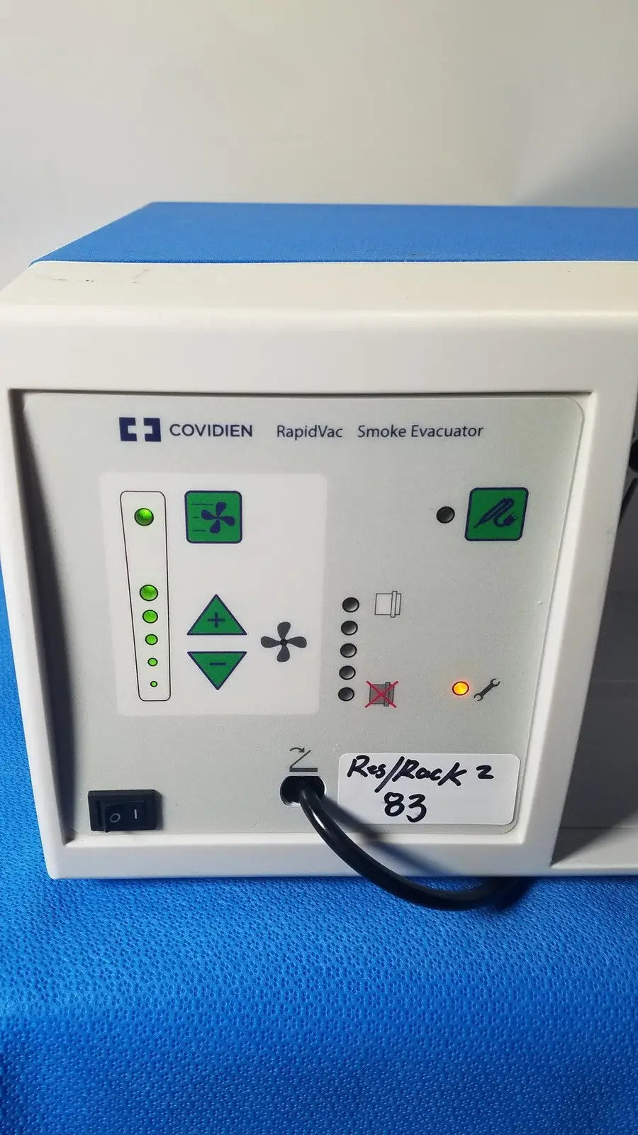 White plastic covidien se3690 smoke evacuator with green indicator lights and control buttons for surgical use