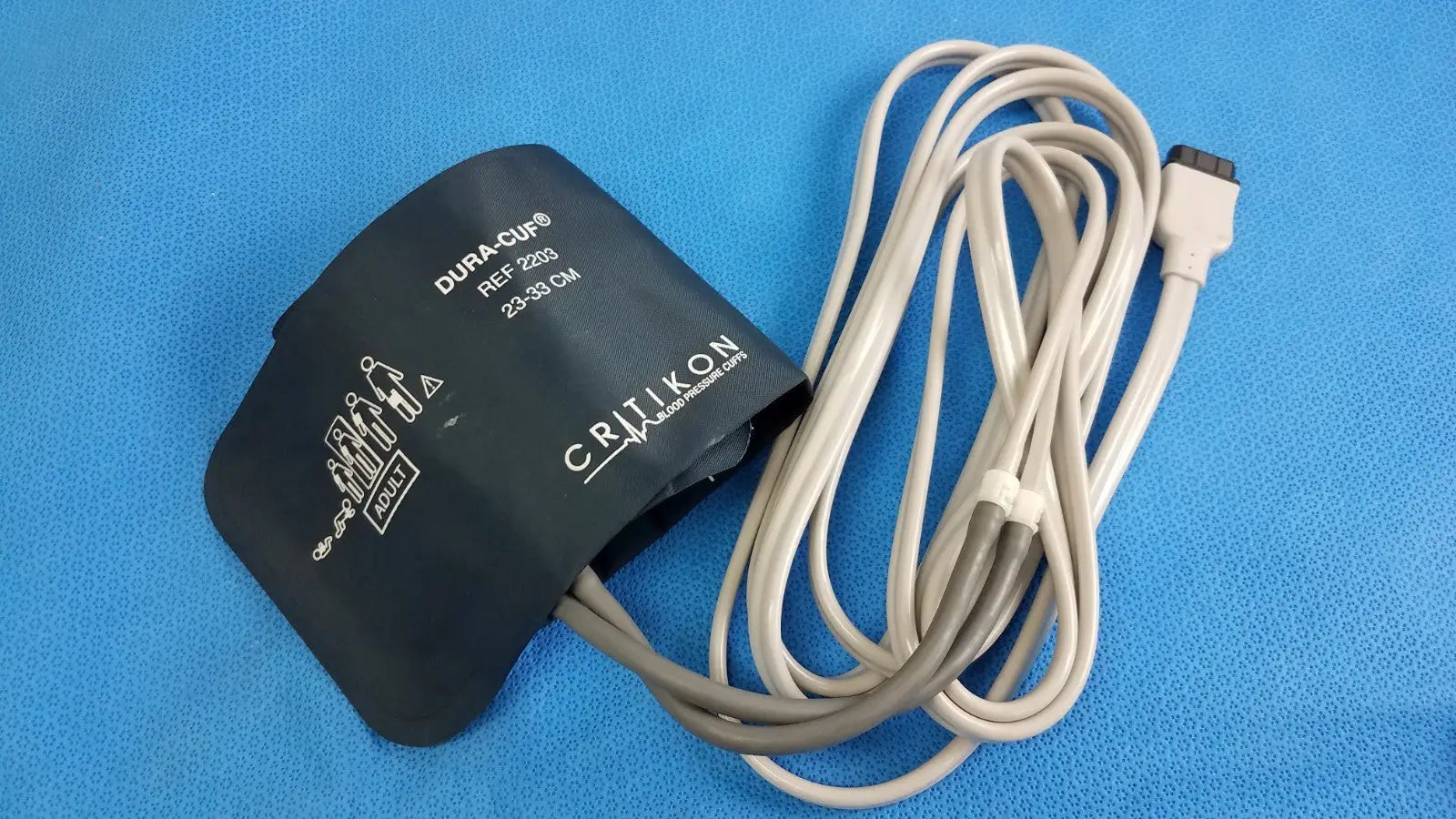 Reuse Medical Critikon 2277 Dura-Cuf Adult Blood Pressure Cuff 23–33cm Blood Pressure Cuffs & Hoses, second-hand product photo 1