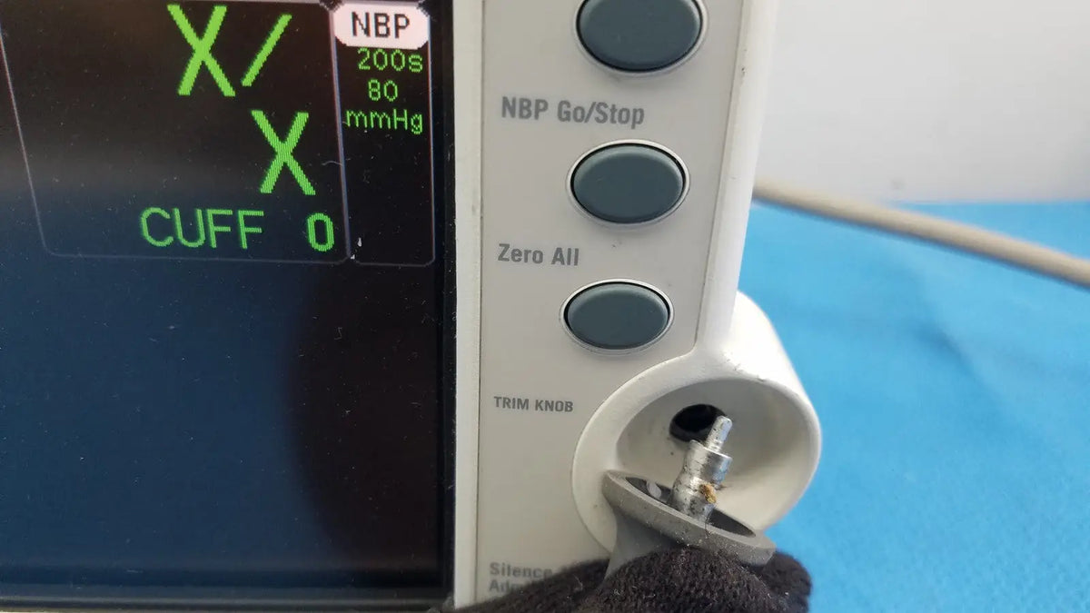 White dash 3000 masimo set ref patient monitor with green digital nbp display and go stop zero all control buttons