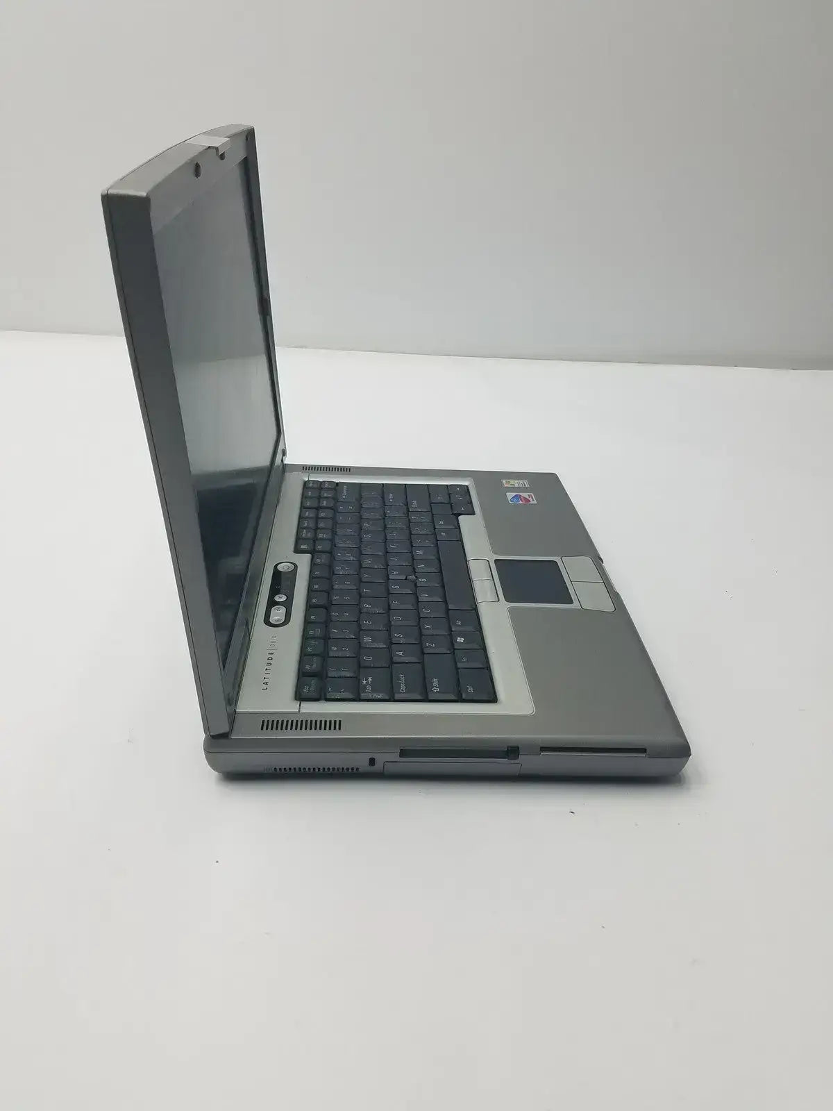 Dell Latitude D810 Intel Inside Centrino Model PP15L Laptop Computer, second-hand product photo 4