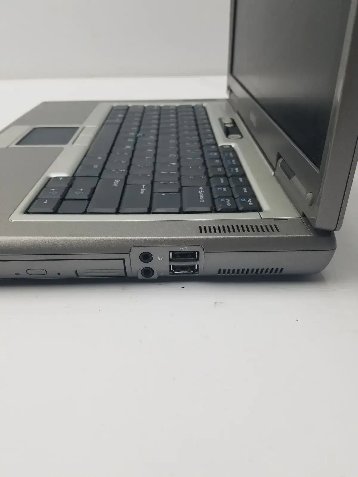 Dell Latitude D810 Intel Inside Centrino Model PP15L Laptop Computer, second-hand product photo 7