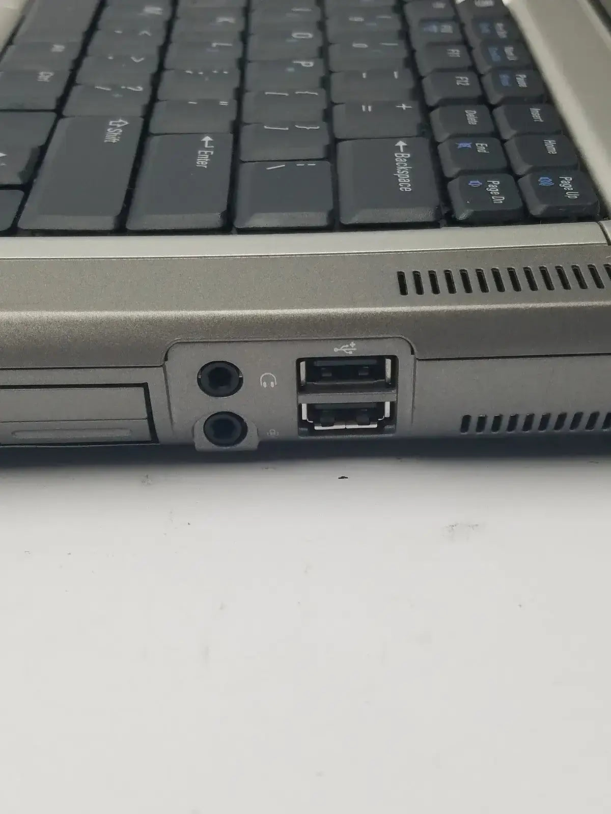 Dell Latitude D810 Intel Inside Centrino Model PP15L Laptop Computer, second-hand product photo 8