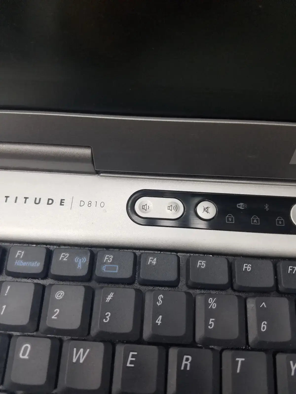 Dell Latitude D810 Intel Inside Centrino Model PP15L Laptop Computer, second-hand product photo 11