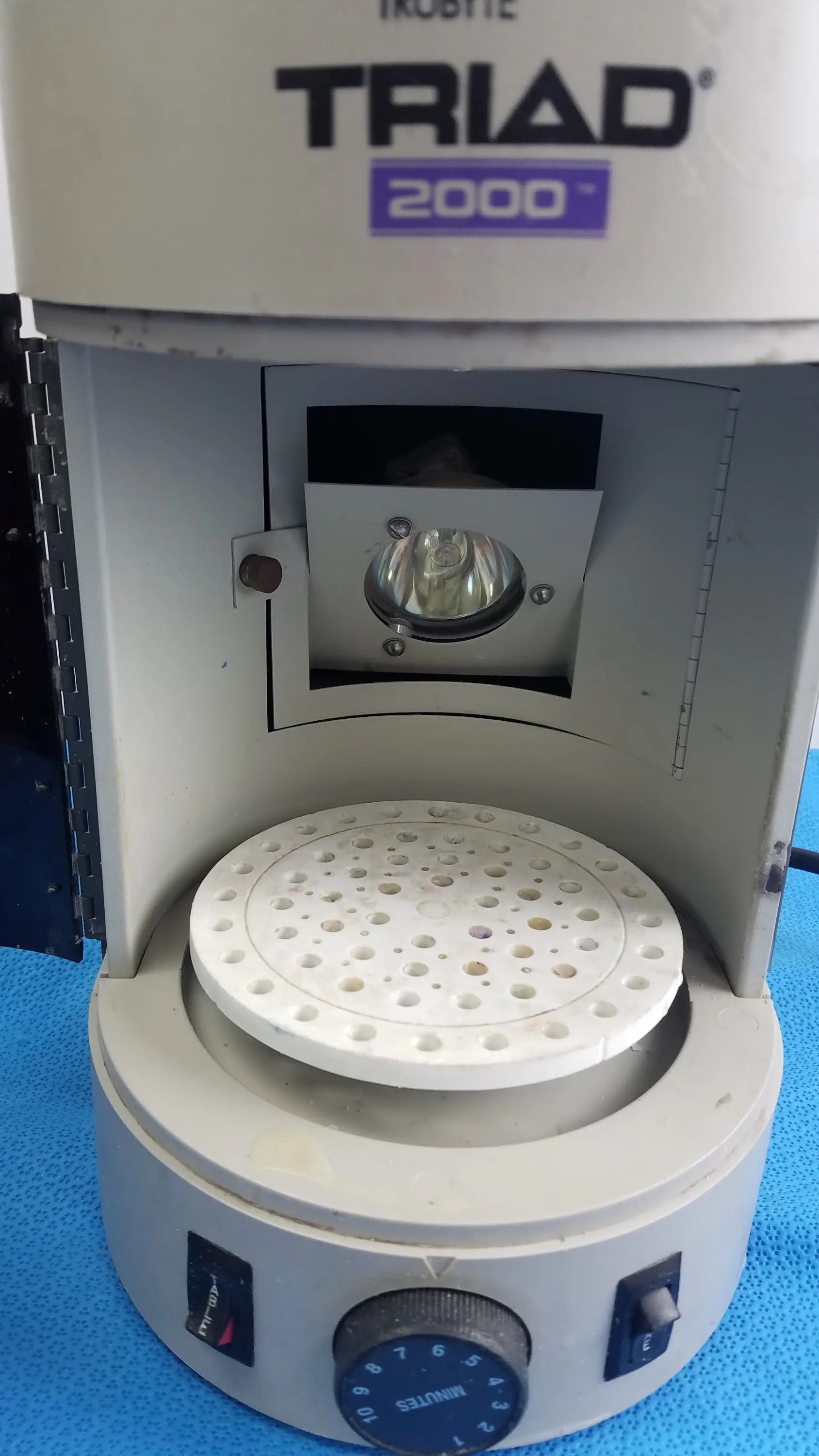 Dentsply Trubyte Triad 2000 Visible Light Curing System Visible Light Curing System, as-is (for parts) product photo 8