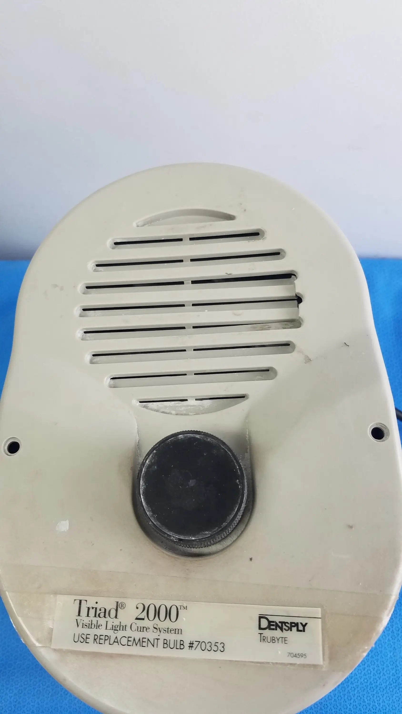 Dentsply Trubyte Triad 2000 Visible Light Curing System Visible Light Curing System, as-is (for parts) product photo 4