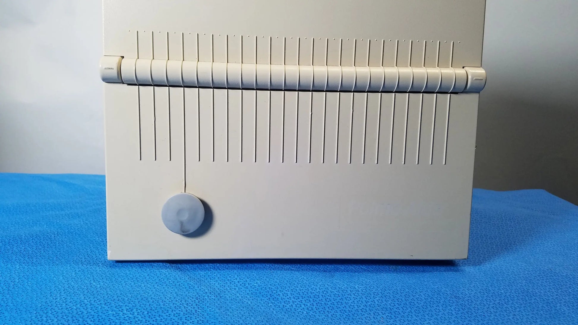 DeVilbiss 5650D Pulmo-Aide Compressor Nebulizer System Compressor Nebulizer System, as-is (for parts) product photo 2