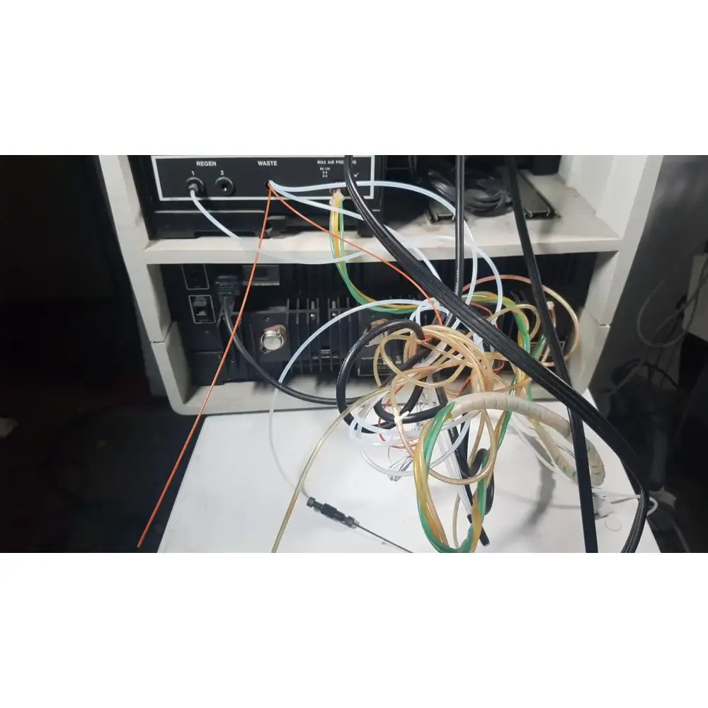 Dionex Basic Chromatography Module CHB Chromatography Module, as-is (for parts) product photo 17