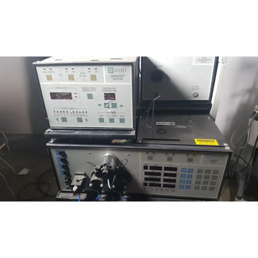 Dionex Basic Chromatography Module CHB Chromatography Module, as-is (for parts) product photo 10