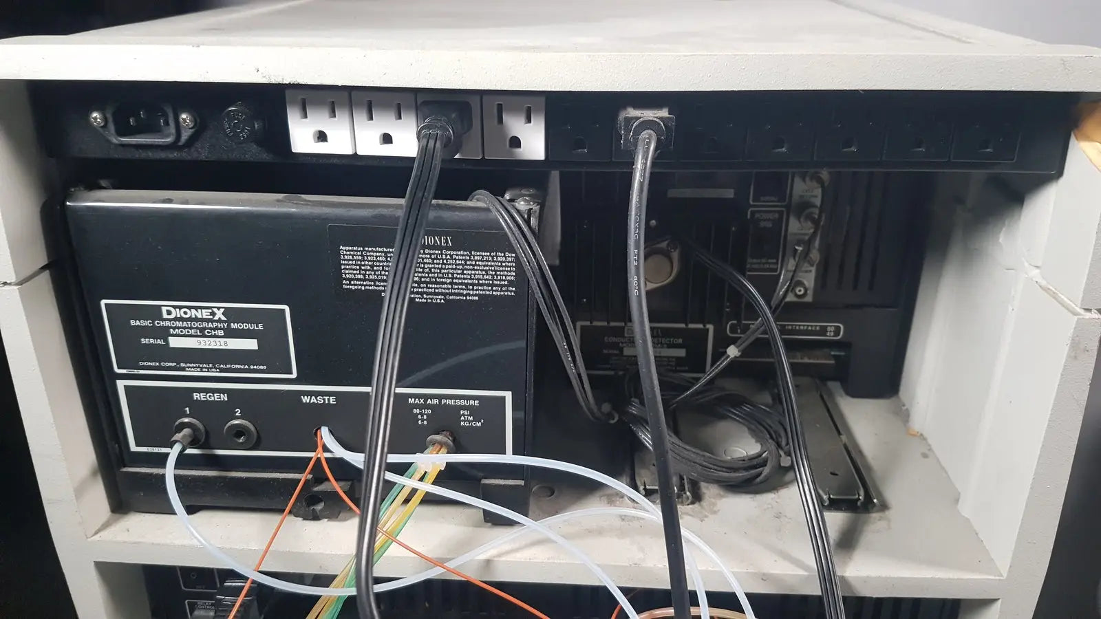 Dionex Basic Chromatography Module CHB Chromatography Module, as-is (for parts) product photo 12