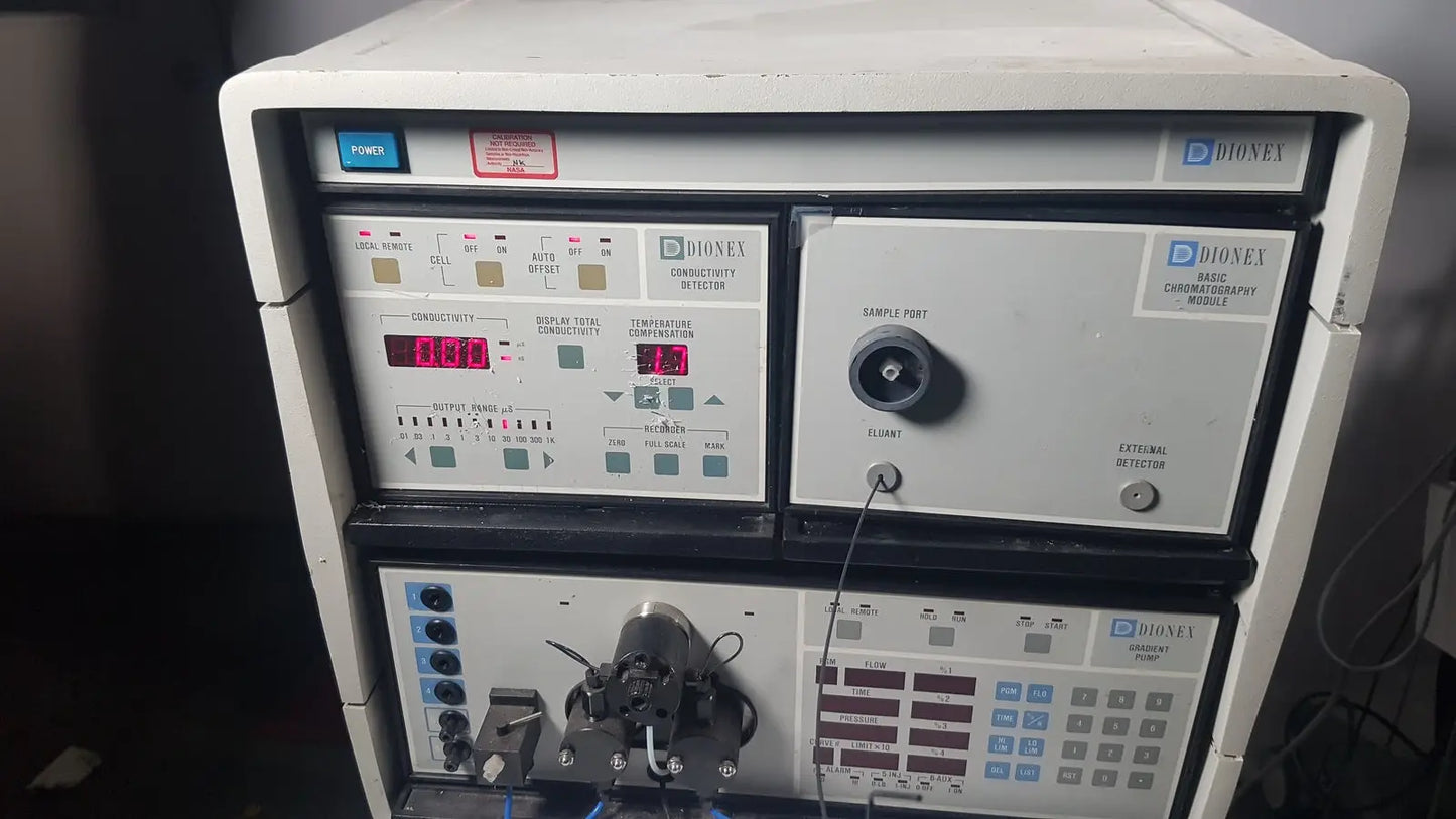 Dionex Basic Chromatography Module CHB Chromatography Module, as-is (for parts) product photo 1