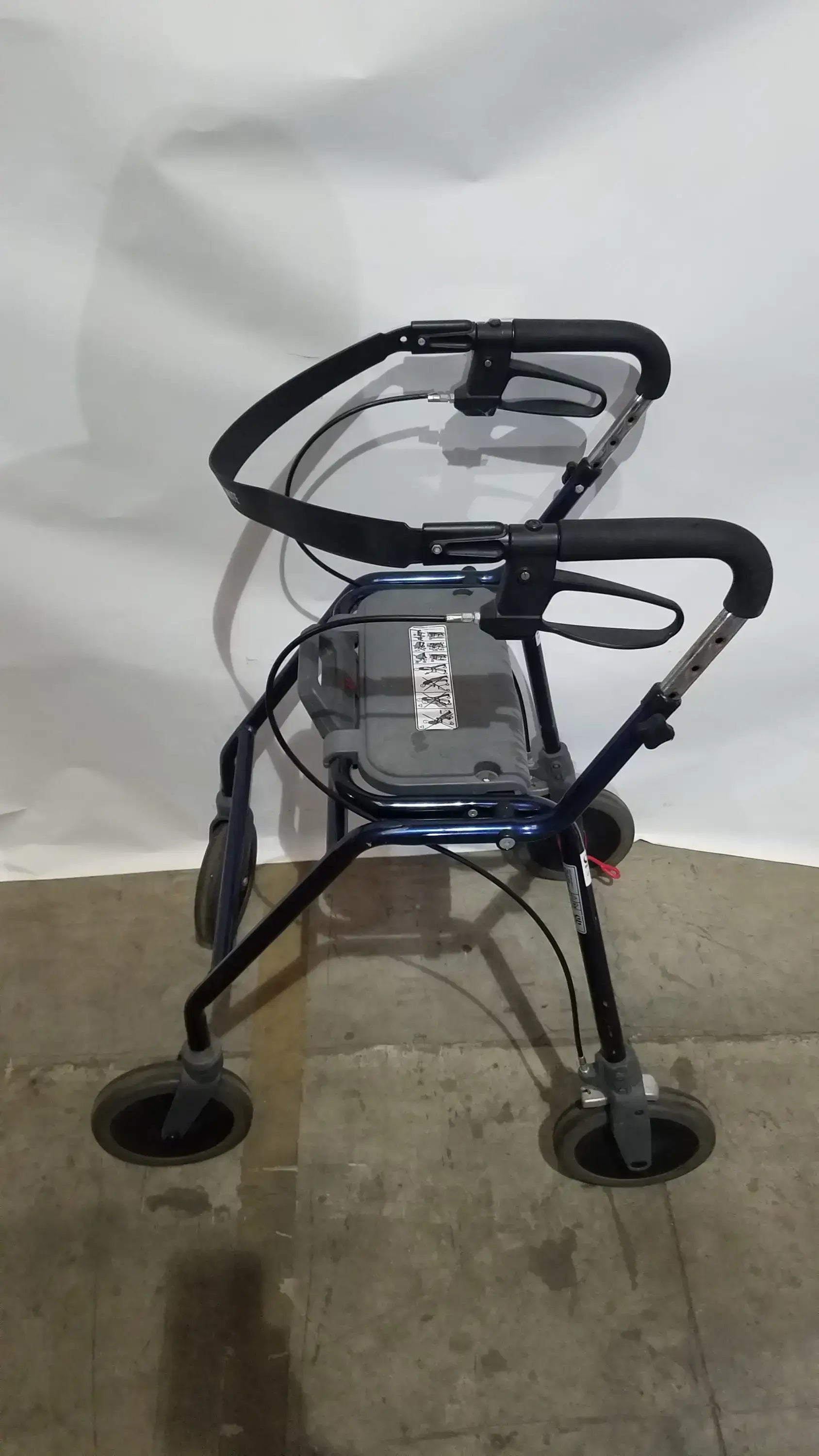 Reuse Medical Equipment Dolomite Legacy Rollator Walker Walkers, second-hand product photo 2
