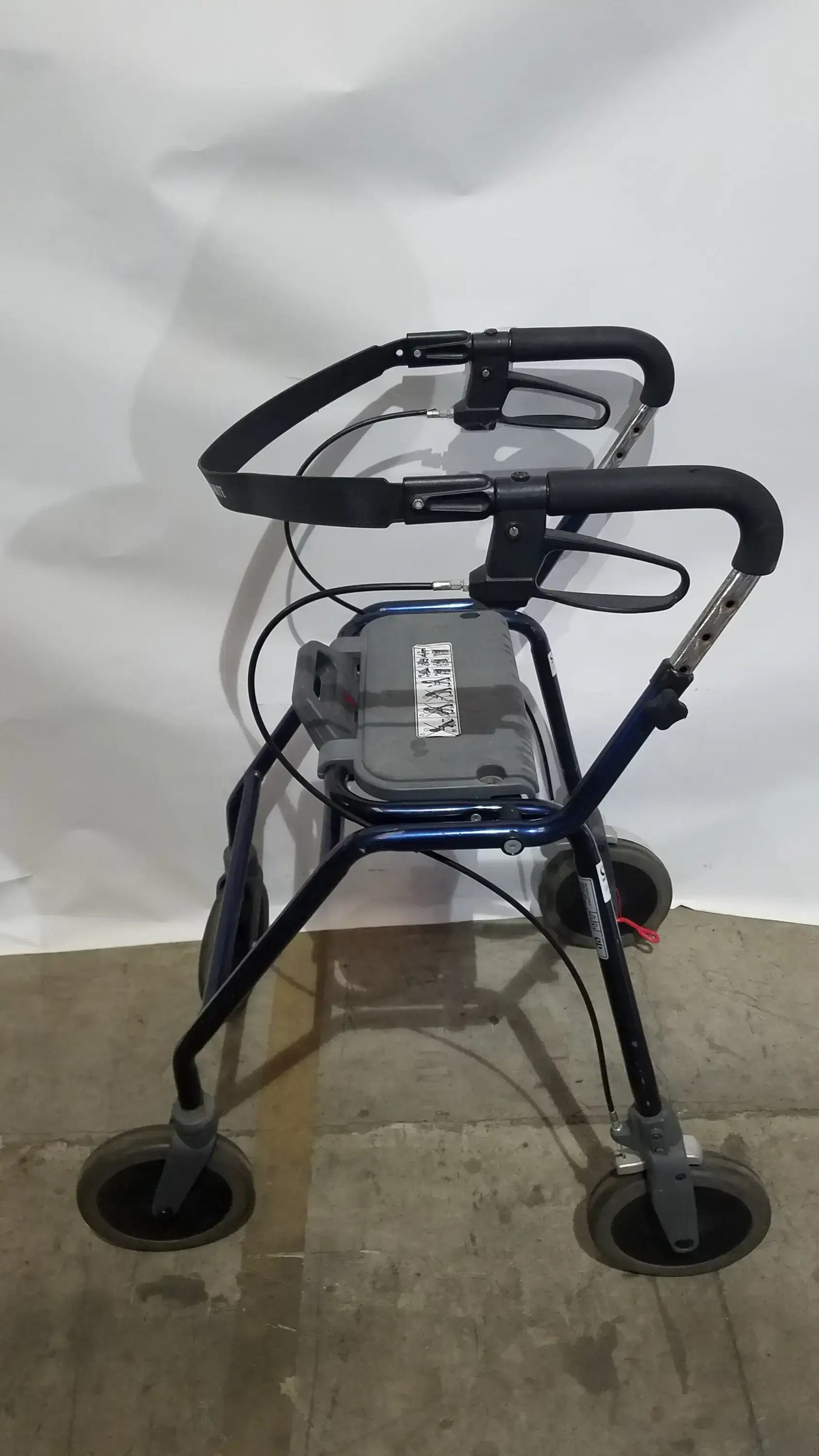 Reuse Medical Equipment Dolomite Legacy Rollator Walker Walkers, second-hand product photo 3
