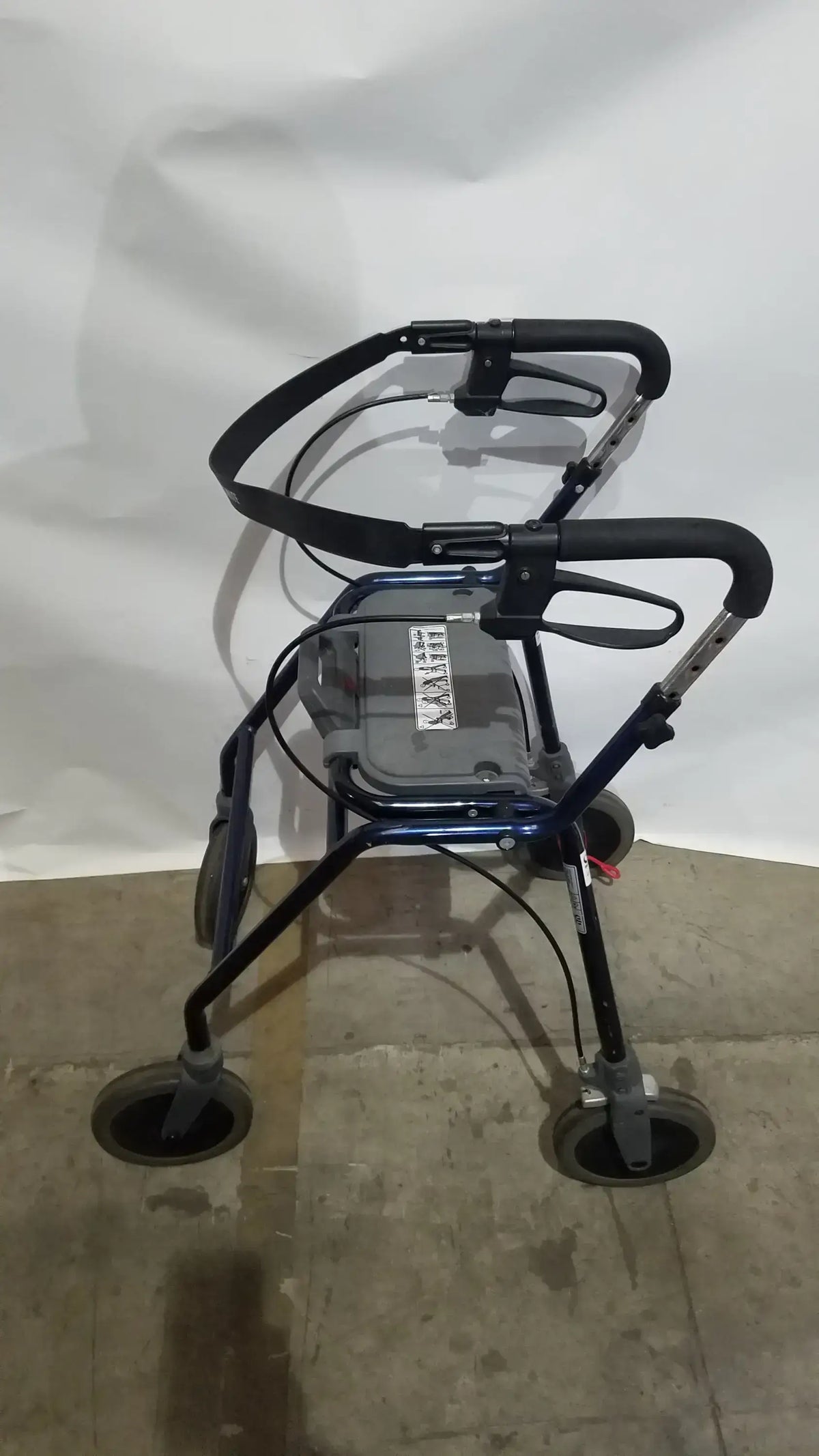 Reuse Medical Equipment Dolomite Legacy Rollator Walker Walkers, second-hand product photo 2