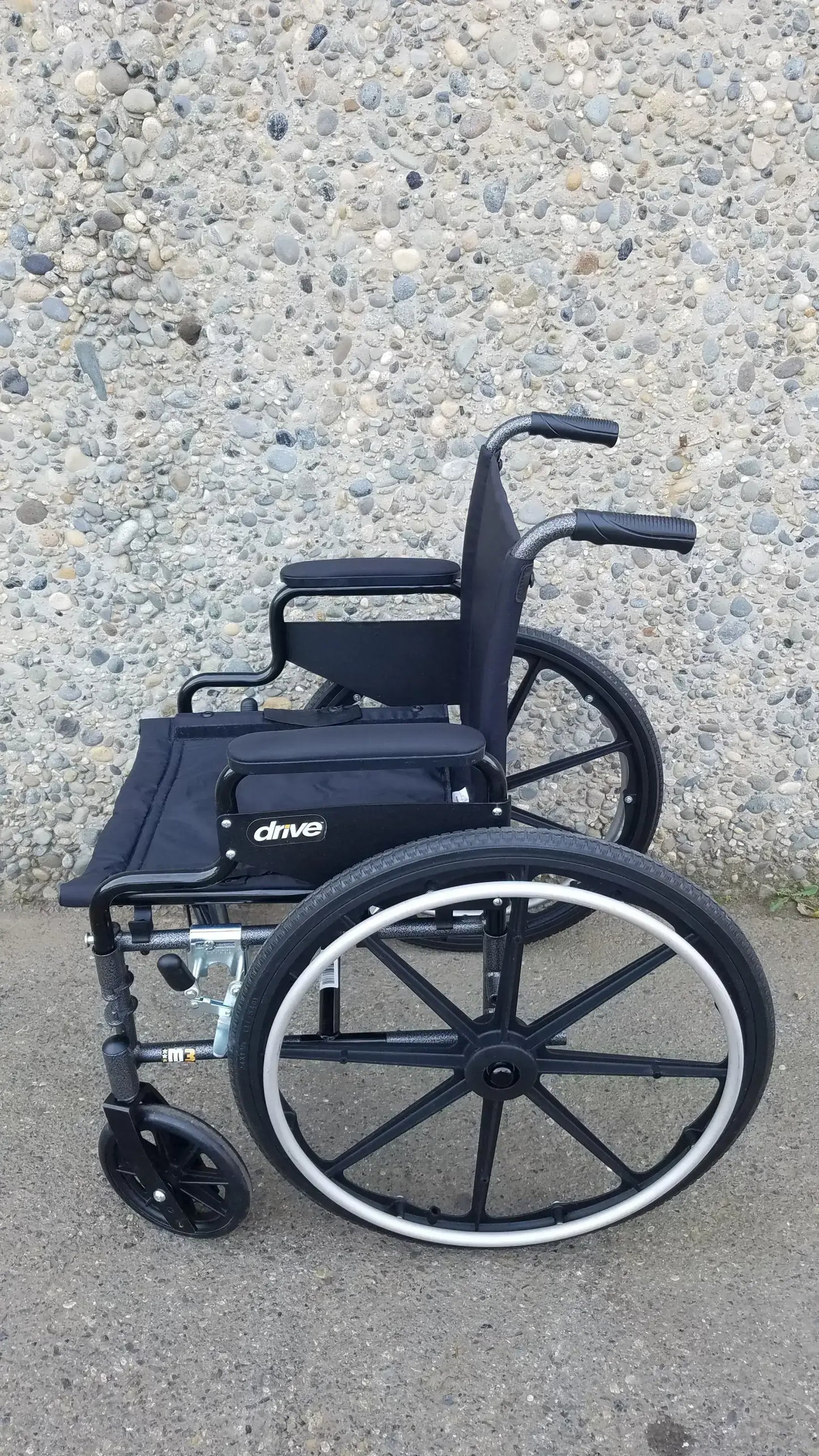 Reuse Medical Equipment Drive M3 Sport Folding Manual Wheelchair – Lightweight Design Wheelchairs, second-hand product photo 1