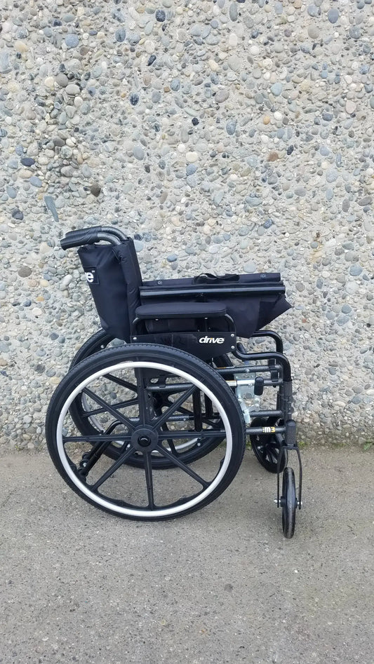 Reuse Medical Equipment Drive Medical M3 Folding Manual Wheelchair Wheelchairs, second-hand product photo 1