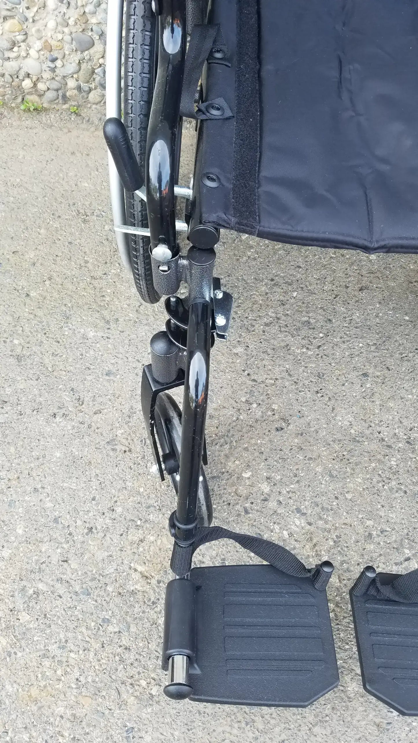 Reuse Medical Equipment Drive Medical M3 Sport Foldable Wheelchair – Manual, Lightweight Design Wheelchairs, second-hand product photo 5