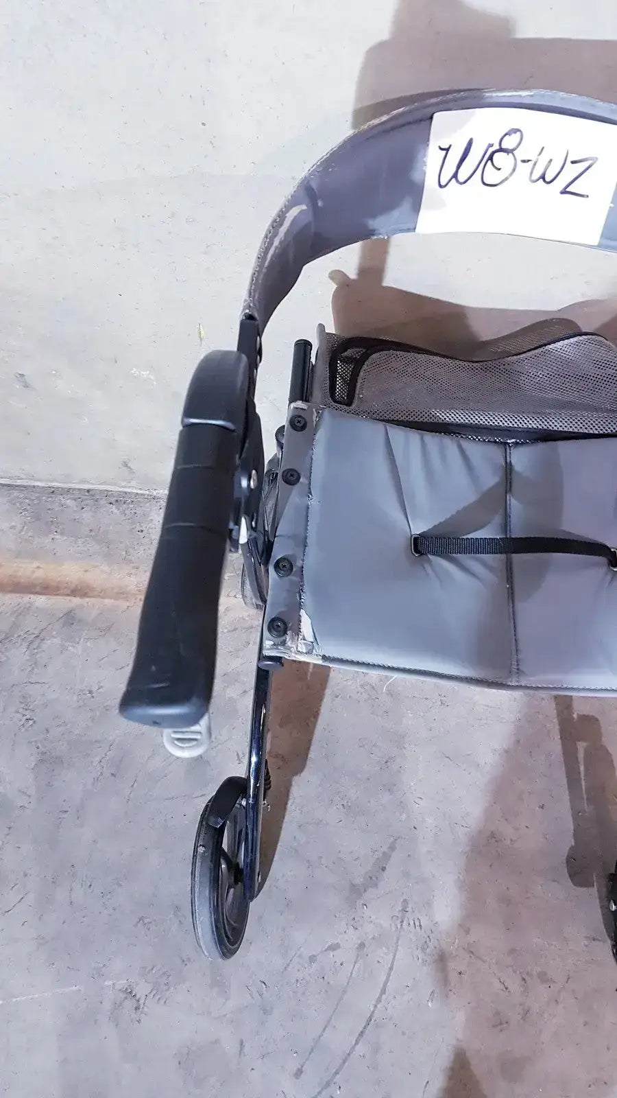 Drive Medical Nitro Aluminum Rollator Walker 10" Casters, Black & White Rollator Walker, second-hand product photo 3