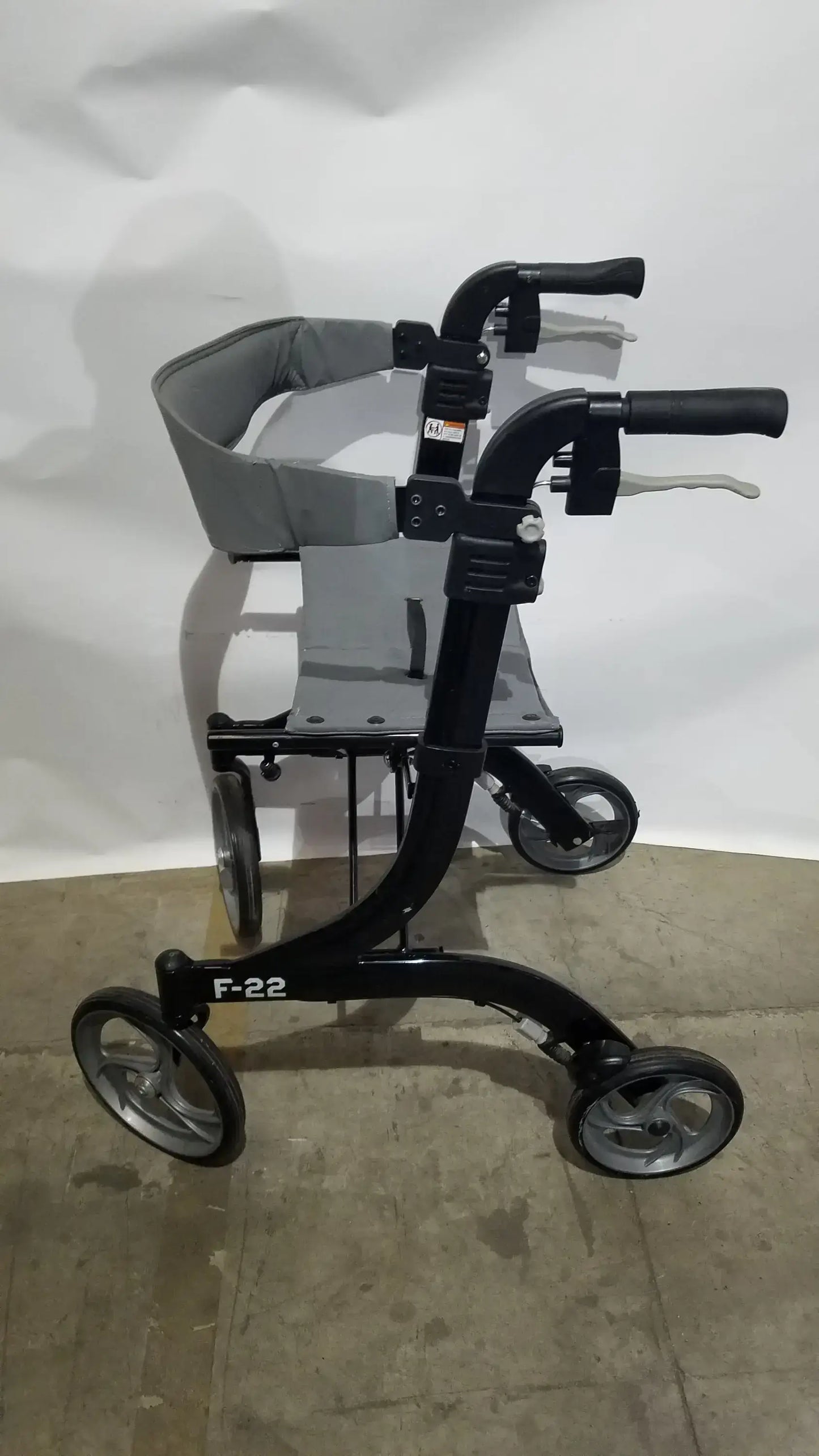 Reuse Medical Equipment Drive Medical Nitro Euro Rollator Tall Folding Walker 10266BK-T GRAY Adult Seat Walkers, second-hand product photo 6