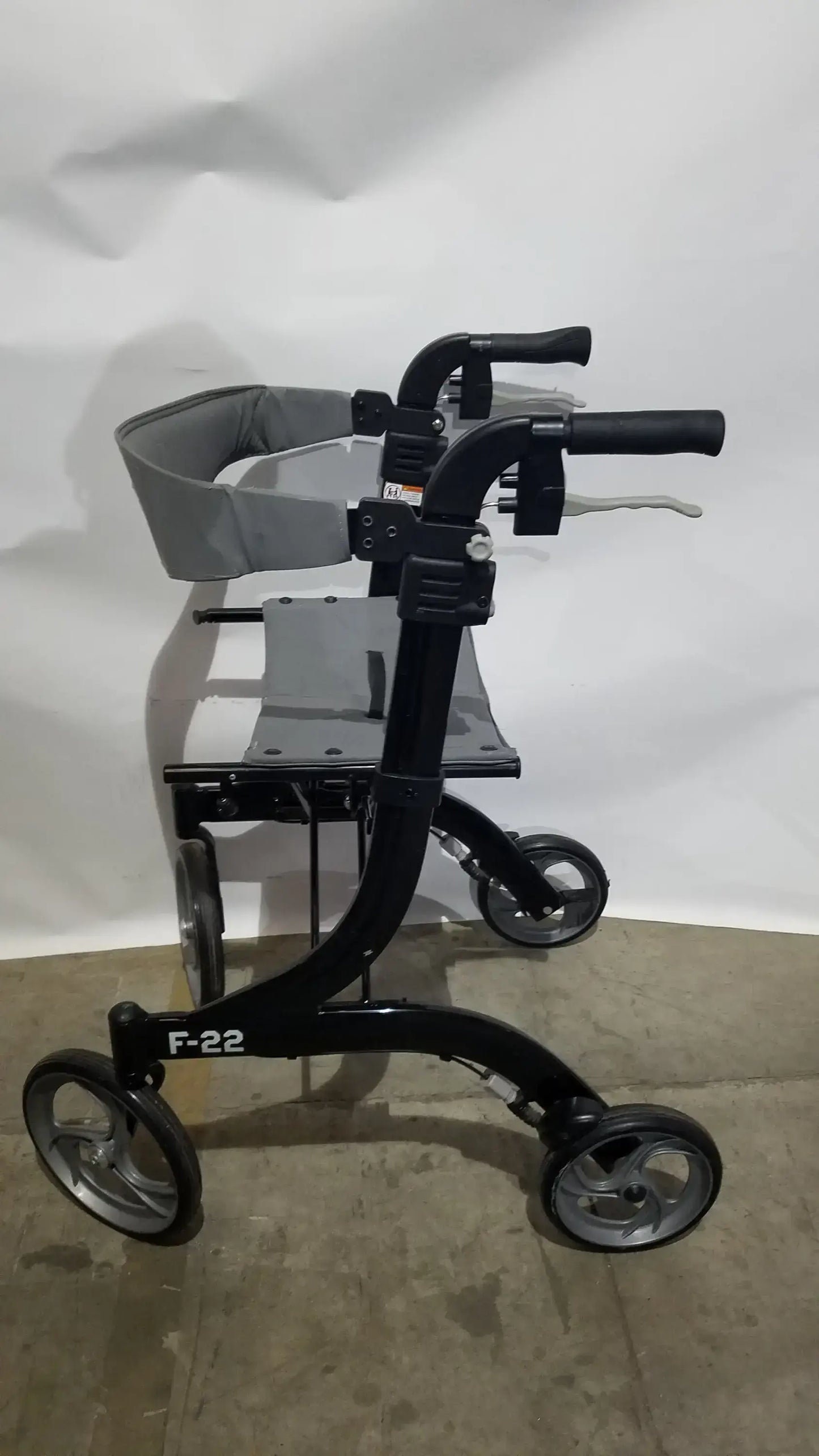 Reuse Medical Equipment Drive Medical Nitro Euro Rollator Tall Folding Walker 10266BK-T GRAY Adult Seat Walkers, second-hand product photo 5