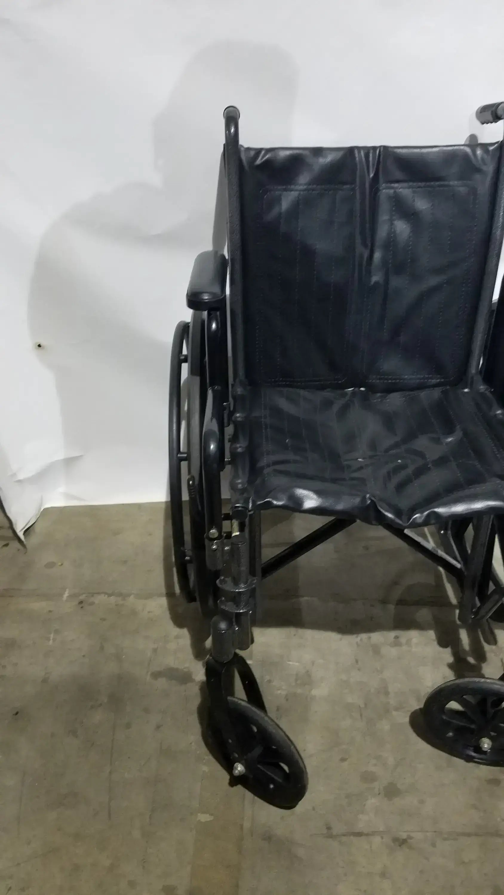 Reuse Medical Equipment Drive Medical Silver Sport 2 Folding Wheelchair Lightweight Black Cushion Seat Wheelchairs, second-hand product photo 6