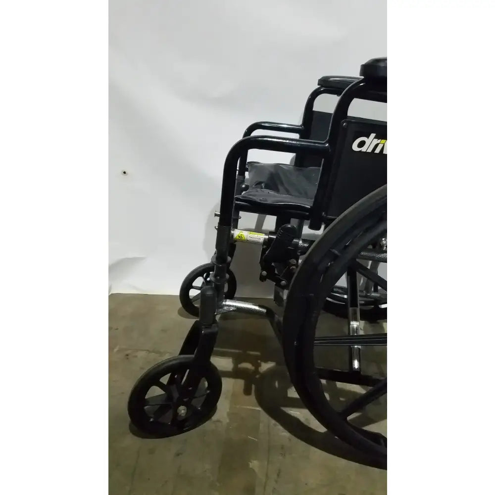 Reuse Medical Equipment Drive Medical Silver Sport 2 Folding Wheelchair Lightweight Black Cushion Seat Wheelchairs, second-hand product photo 15