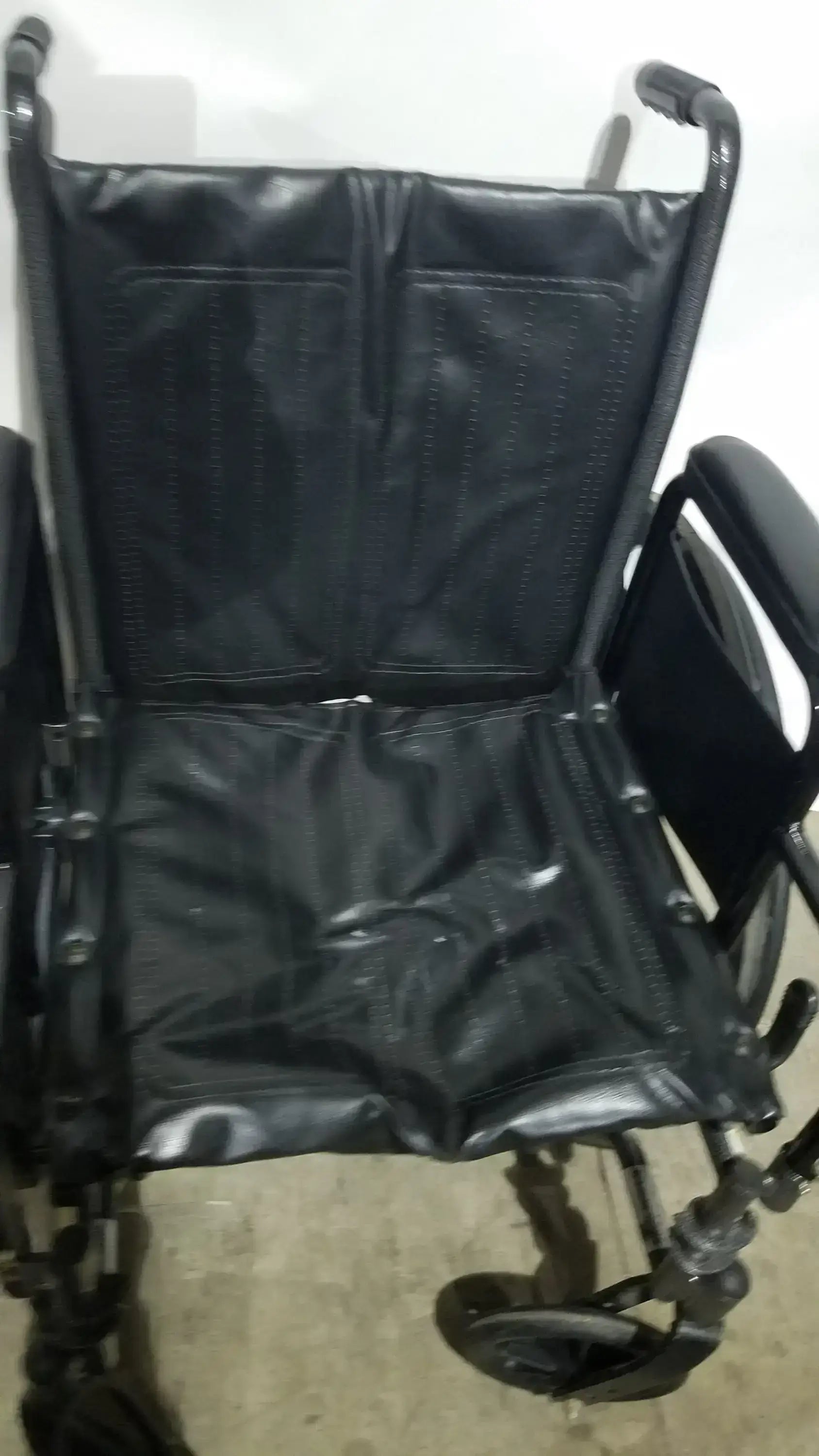 Reuse Medical Equipment Drive Medical Silver Sport 2 Folding Wheelchair Lightweight Black Cushion Seat Wheelchairs, second-hand product photo 9