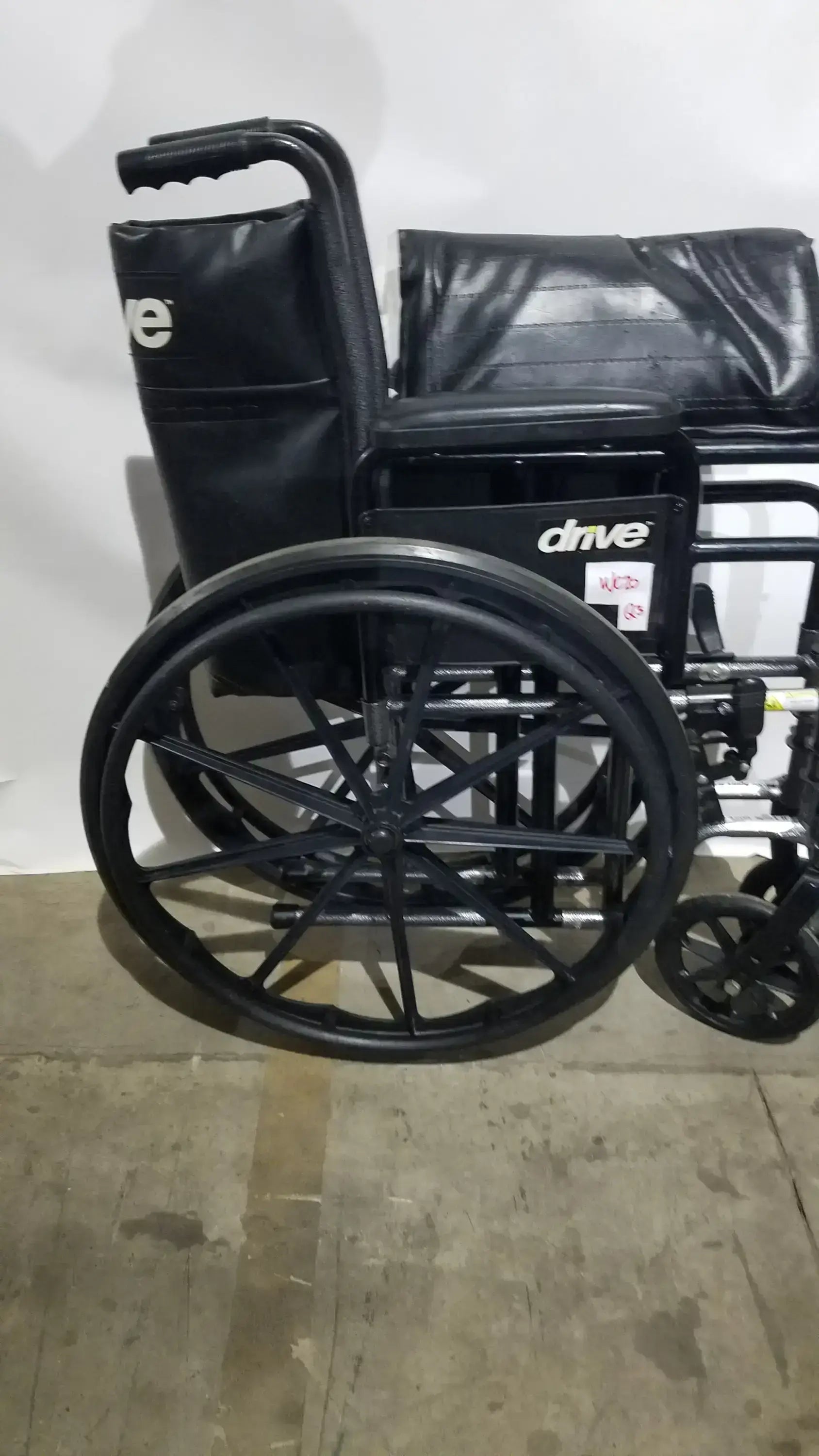 Reuse Medical Equipment Drive Medical Silver Sport 2 Folding Wheelchair Lightweight Black Cushion Seat Wheelchairs, second-hand product photo 2