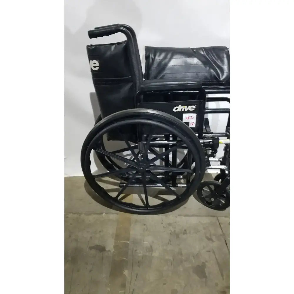 Reuse Medical Equipment Drive Medical Silver Sport 2 Folding Wheelchair Lightweight Black Cushion Seat Wheelchairs, second-hand product photo 2