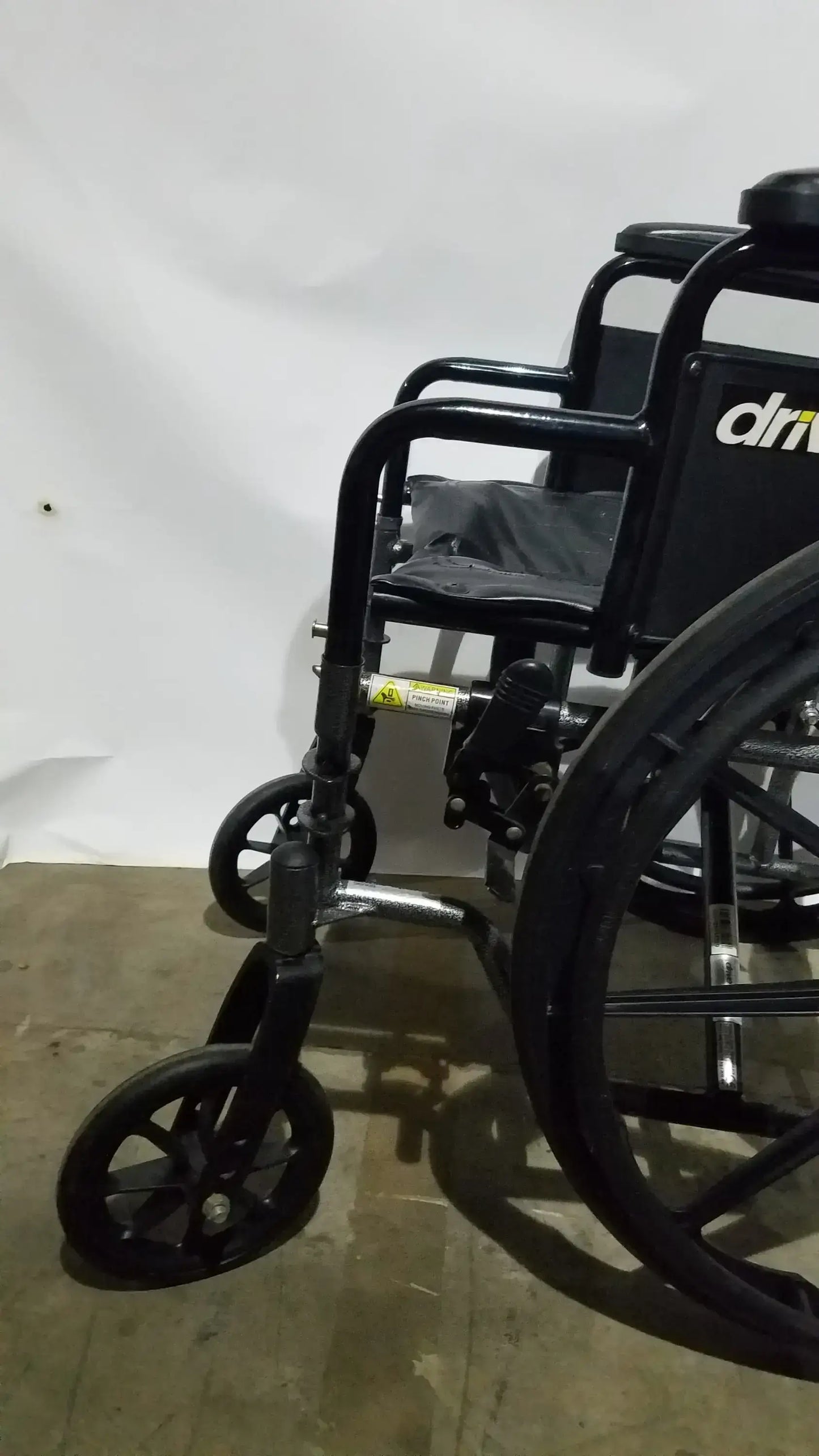 Reuse Medical Equipment Drive Medical Silver Sport 2 Folding Wheelchair Lightweight Black Cushion Seat Wheelchairs, second-hand product photo 15