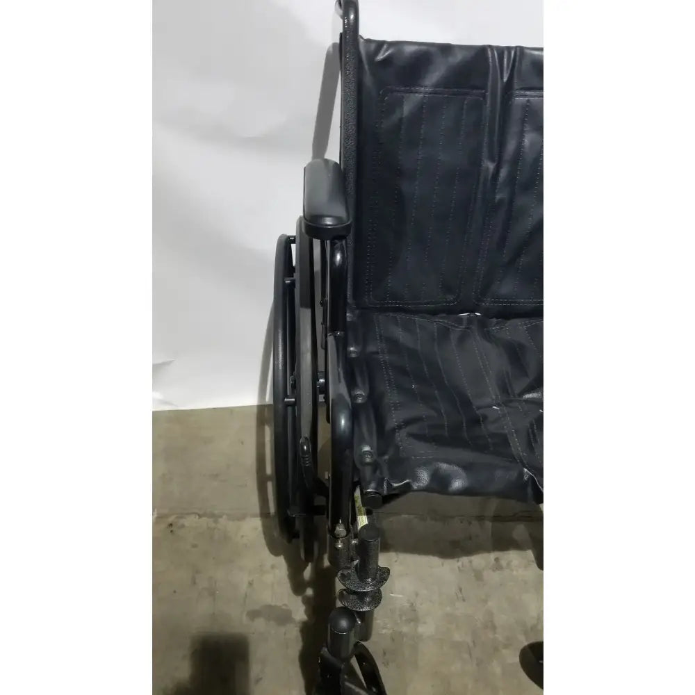 Reuse Medical Equipment Drive Medical Silver Sport 2 Folding Wheelchair Lightweight Black Cushion Seat Wheelchairs, second-hand product photo 7