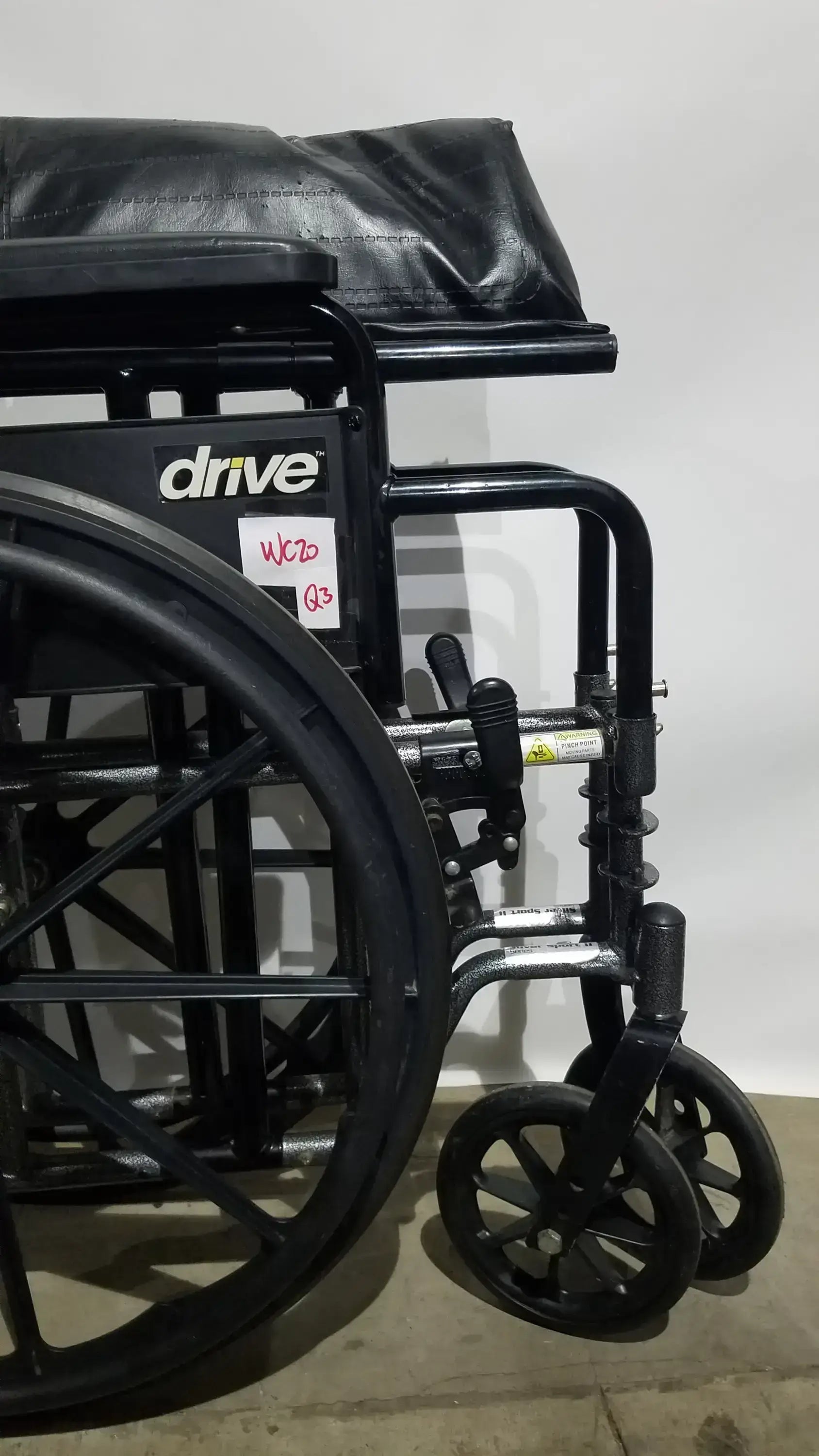 Reuse Medical Equipment Drive Medical Silver Sport 2 Folding Wheelchair Lightweight Black Cushion Seat Wheelchairs, second-hand product photo 3