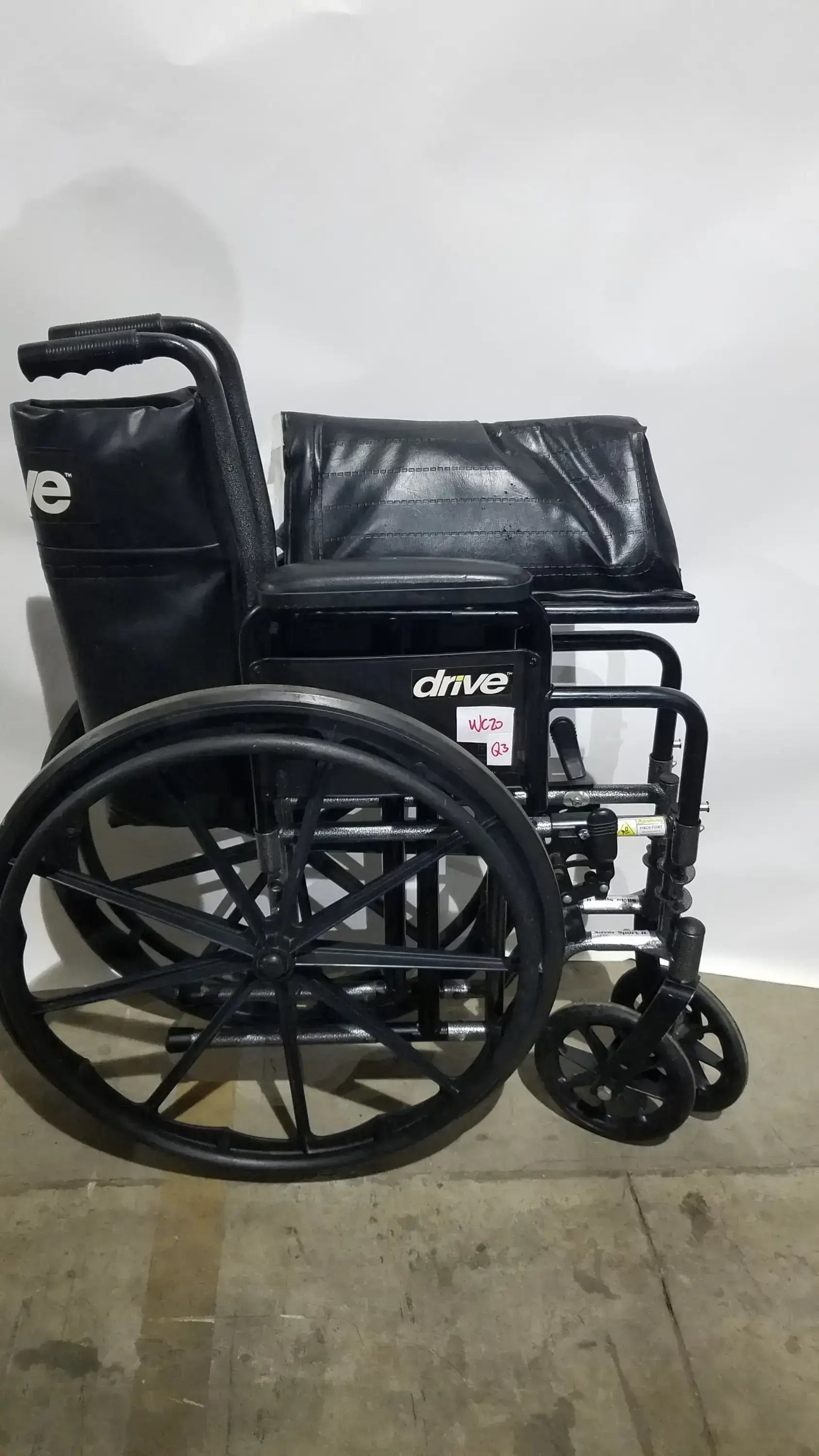 Reuse Medical Equipment Drive Medical Silver Sport 2 Folding Wheelchair Lightweight Black Cushion Seat Wheelchairs, second-hand product photo 1