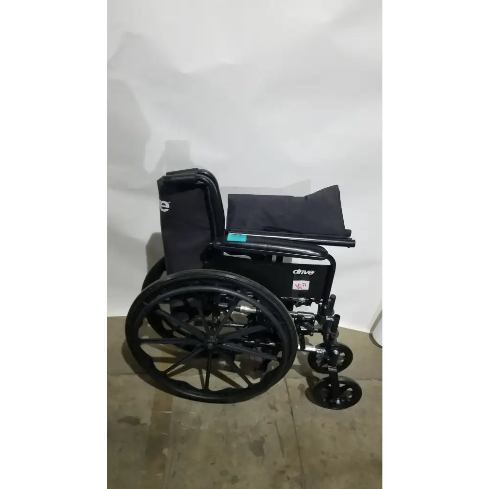 Reuse Medical Equipment Drive Medical Silver Sport 2 Folding Wheelchair Lightweight Black Seat Wheelchairs, second-hand product photo 4