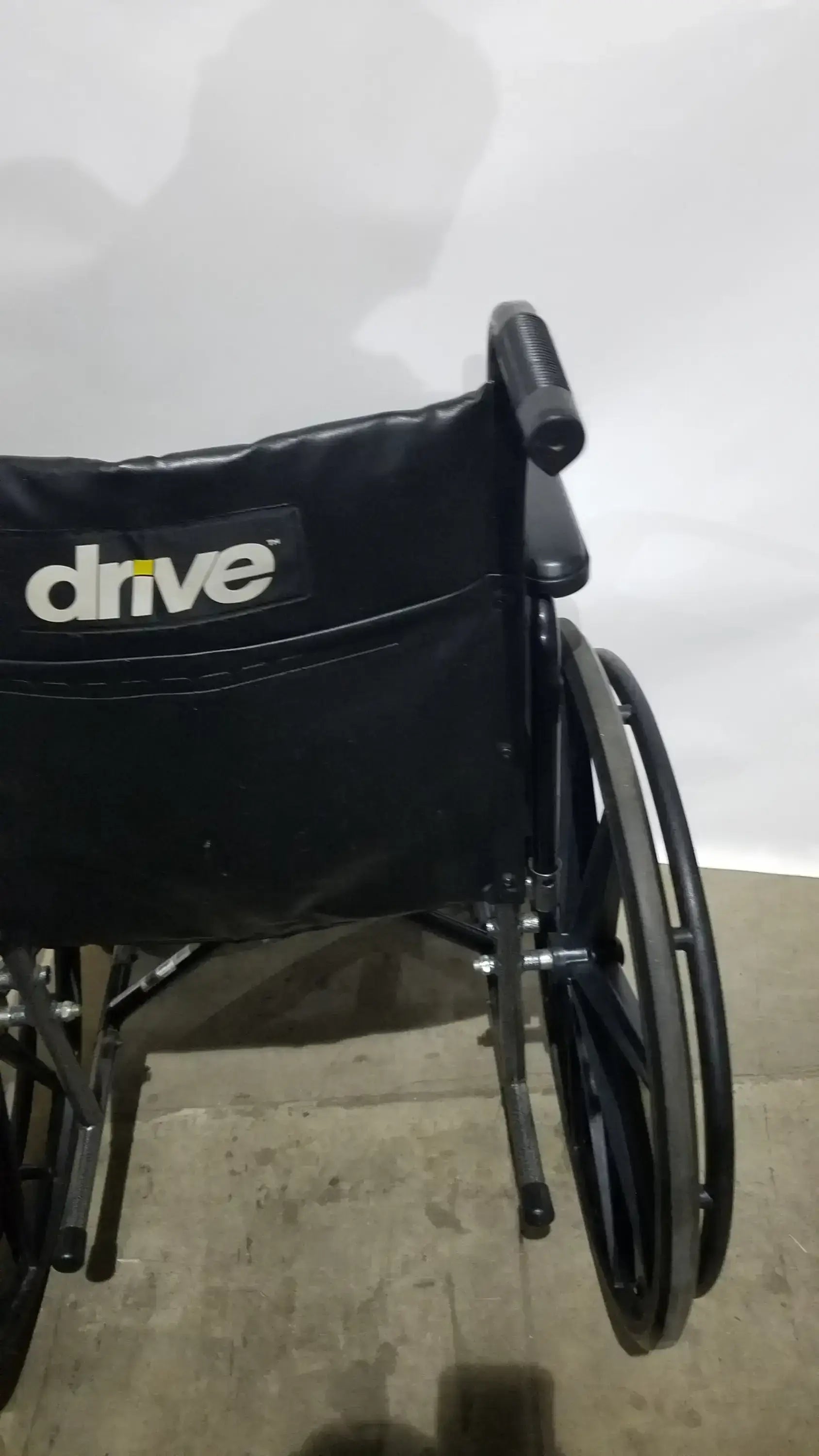 Reuse Medical Equipment Drive Medical Silver Sport 2 Folding Wheelchair Lightweight Black Cushion Seat Wheelchairs, second-hand product photo 21