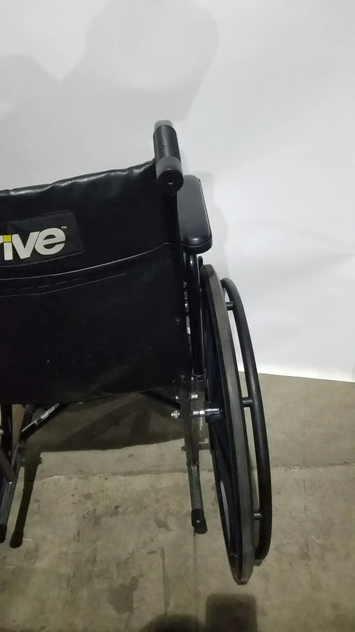 Reuse Medical Equipment Drive Medical Silver Sport 2 Folding Wheelchair Lightweight Black Cushion Seat Wheelchairs, second-hand product photo 20