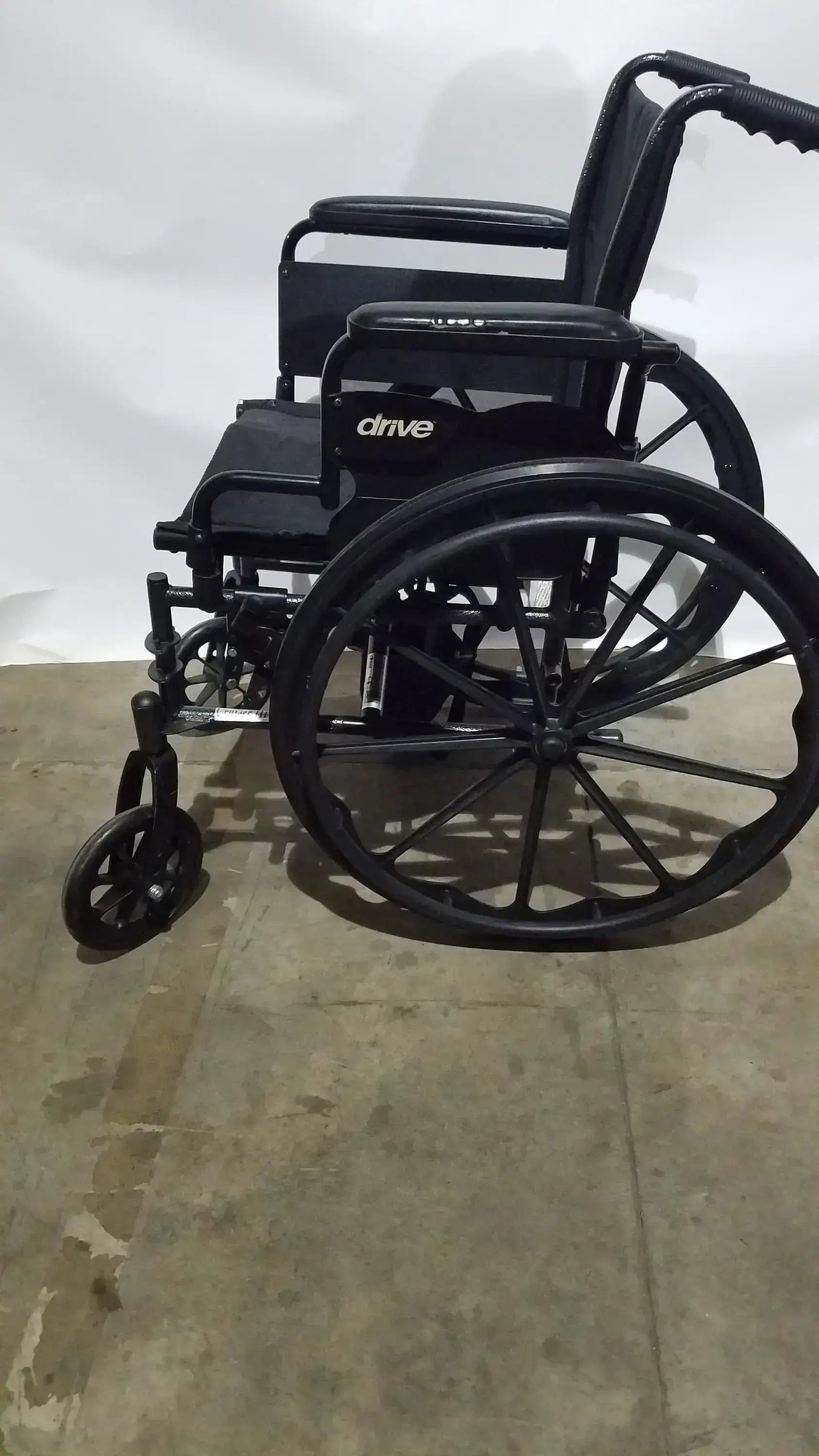 Reuse Medical Equipment Drive Medical Silver Sport 2 Folding Wheelchair Lightweight Black Seat Wheelchairs, second-hand product photo 19