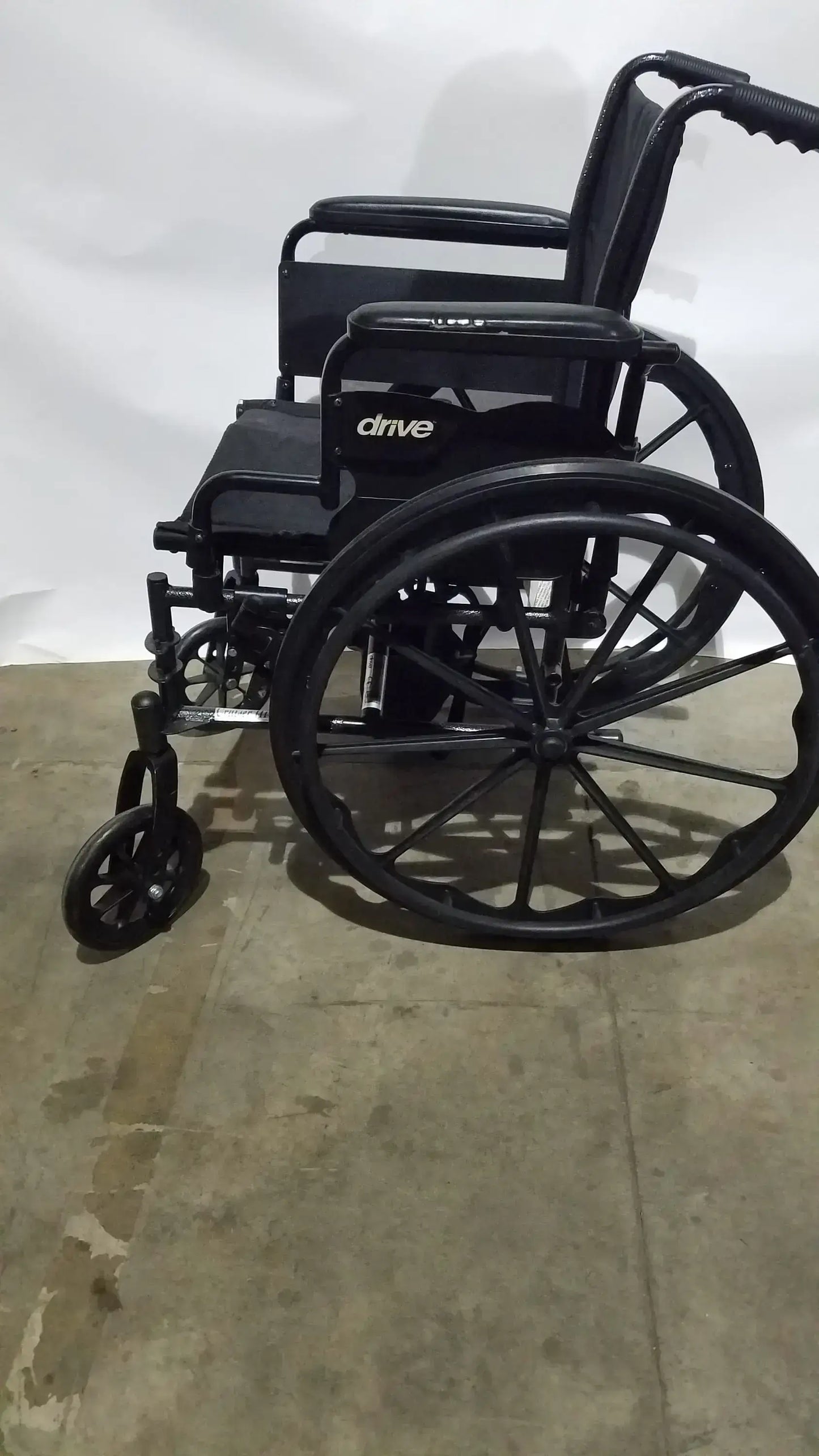 Reuse Medical Equipment Drive Medical Silver Sport 2 Folding Wheelchair Lightweight Black Seat Wheelchairs, second-hand product photo 19