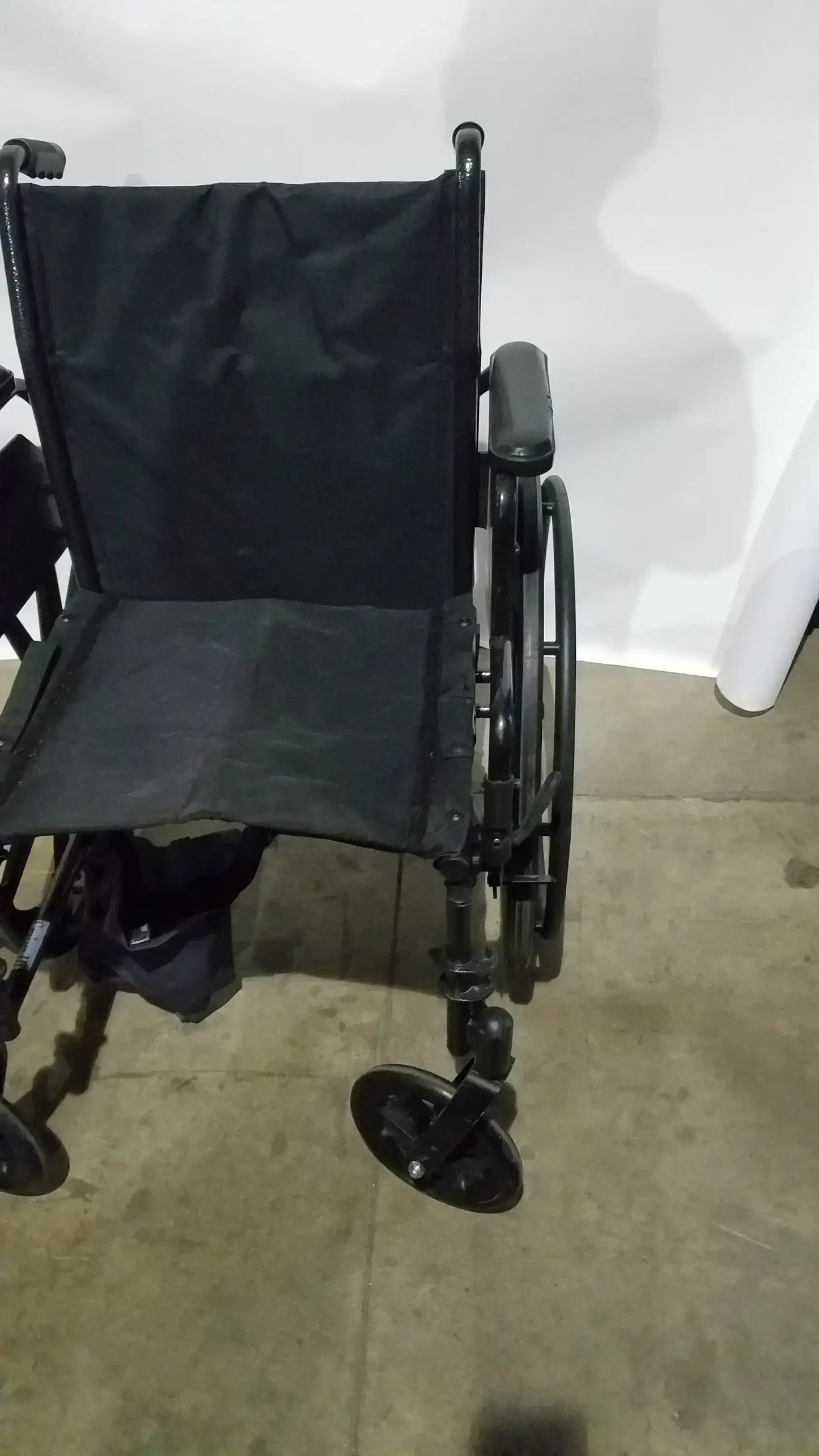 Reuse Medical Equipment Drive Medical Silver Sport 2 Folding Wheelchair Lightweight Black Seat Wheelchairs, second-hand product photo 10