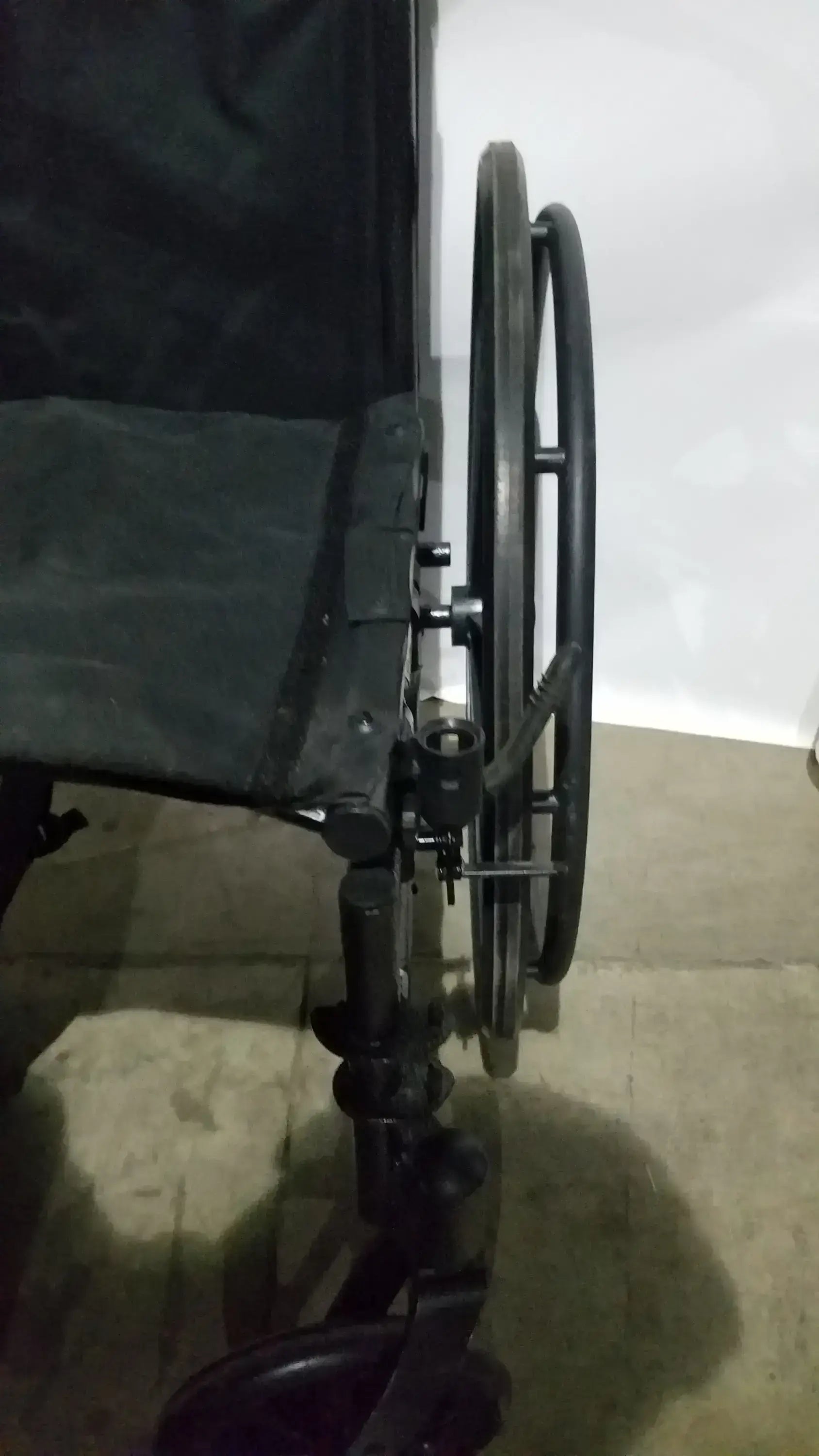 Reuse Medical Equipment Drive Medical Silver Sport 2 Folding Wheelchair Lightweight Black Seat Wheelchairs, second-hand product photo 8
