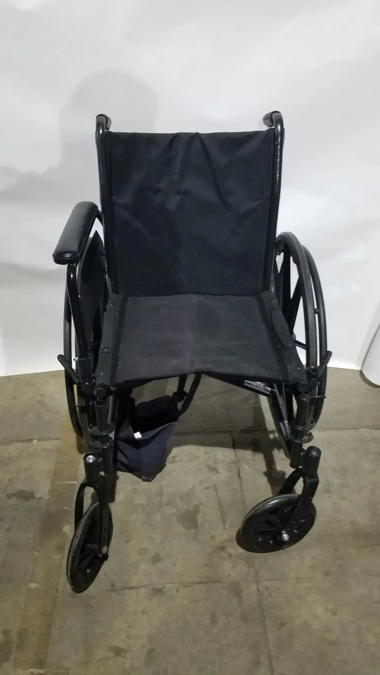 Reuse Medical Equipment Drive Medical Silver Sport 2 Folding Wheelchair Lightweight Black Seat Wheelchairs, second-hand product photo 5