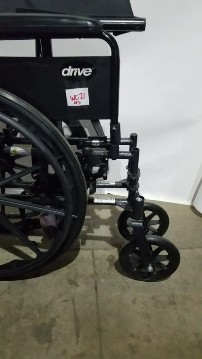 Reuse Medical Equipment Drive Medical Silver Sport 2 Folding Wheelchair Lightweight Black Seat Wheelchairs, second-hand product photo 3
