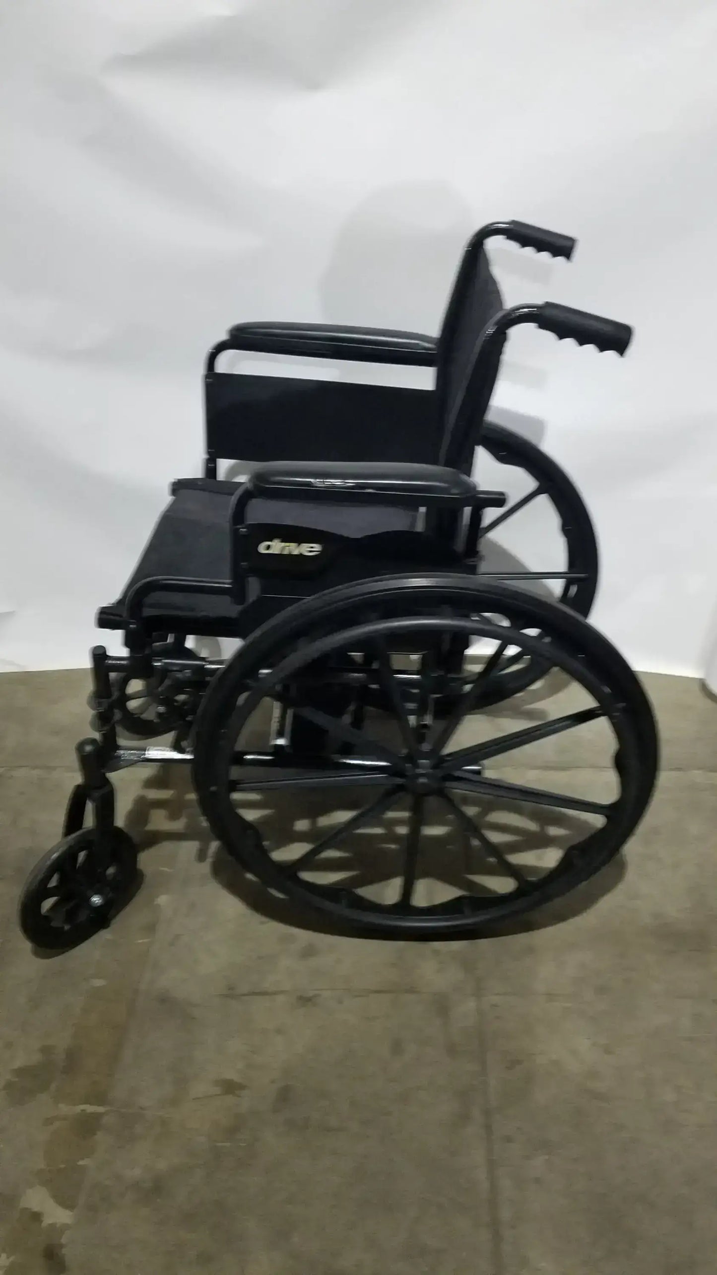 Reuse Medical Equipment Drive Medical Silver Sport 2 Folding Wheelchair Lightweight Black Seat Wheelchairs, second-hand product photo 11