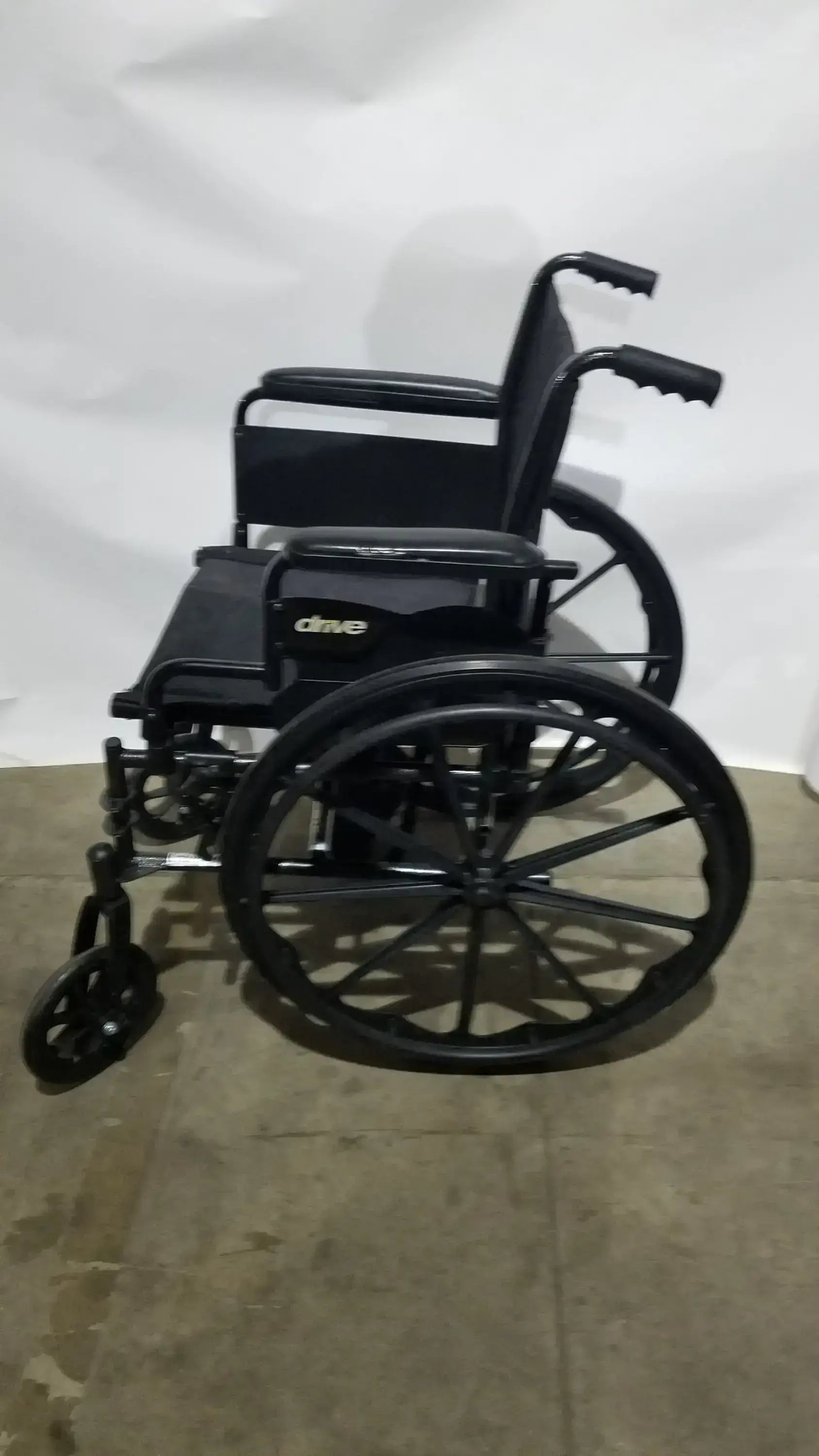 Reuse Medical Equipment Drive Medical Silver Sport 2 Folding Wheelchair Lightweight Black Seat Wheelchairs, second-hand product photo 11