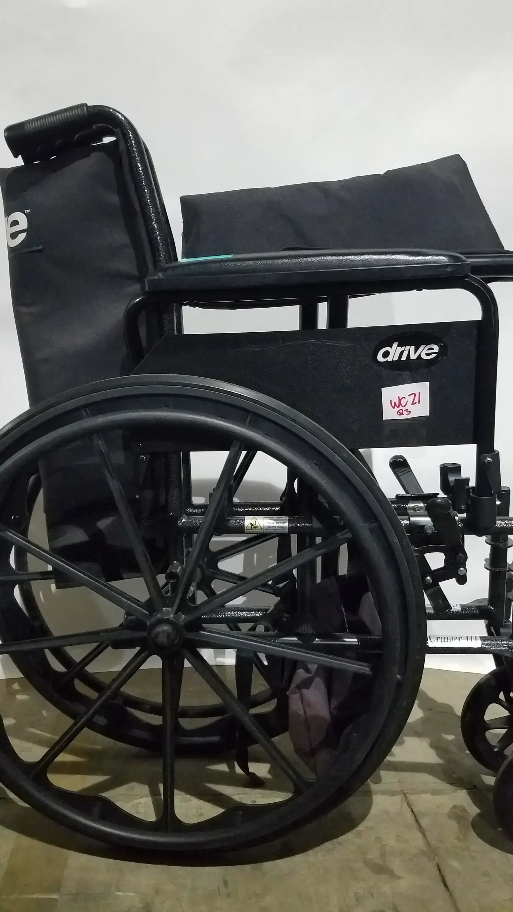 Reuse Medical Equipment Drive Medical Silver Sport 2 Folding Wheelchair Lightweight Black Seat Wheelchairs, second-hand product photo 17