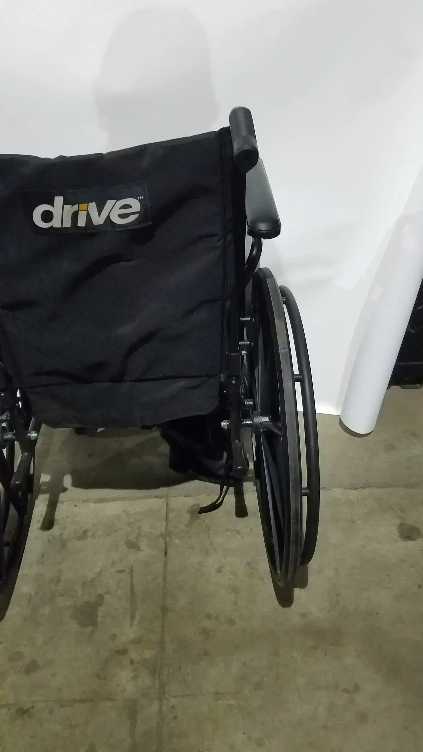 Reuse Medical Equipment Drive Medical Silver Sport 2 Folding Wheelchair Lightweight Black Seat Wheelchairs, second-hand product photo 13