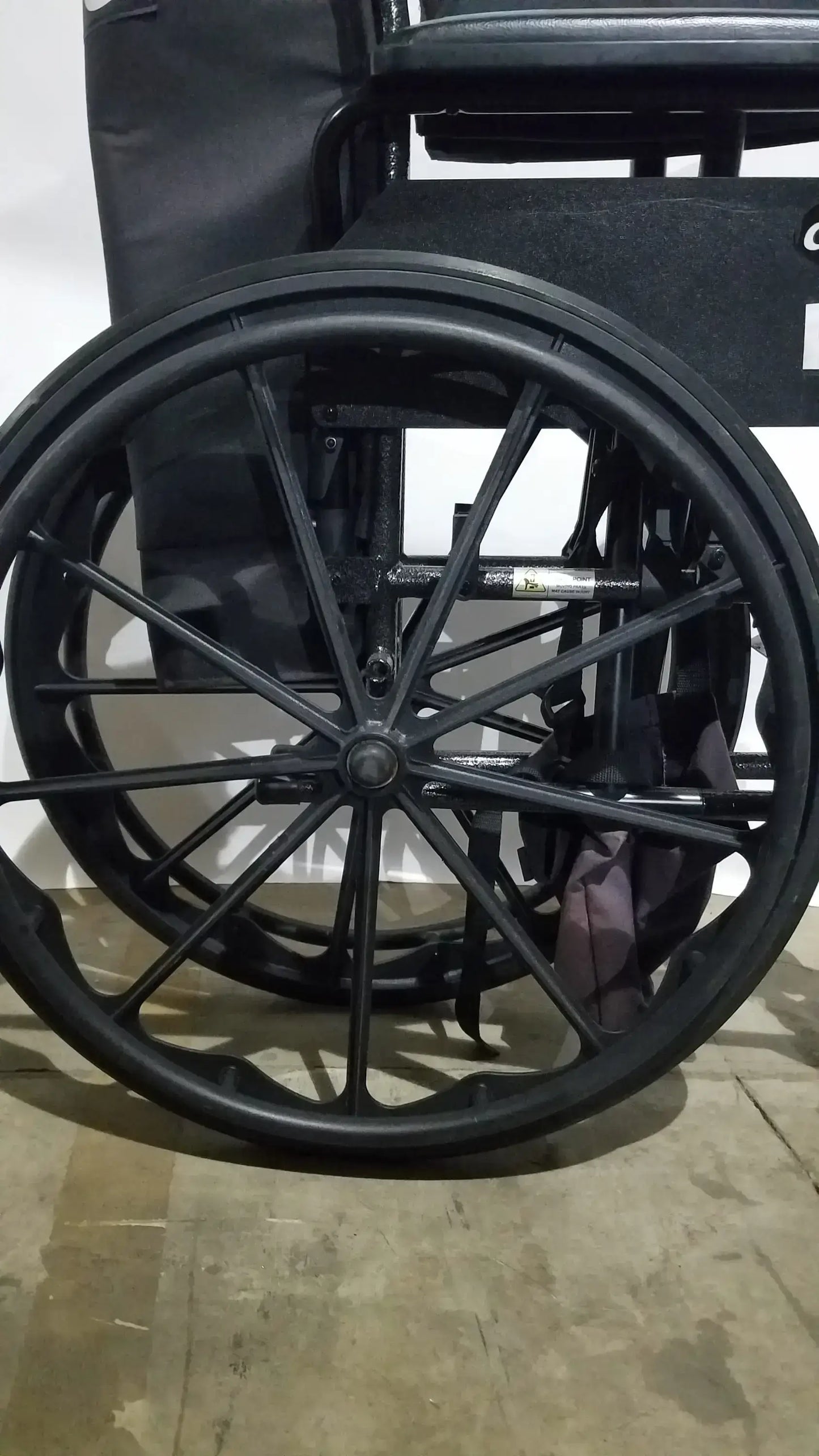 Reuse Medical Equipment Drive Medical Silver Sport 2 Folding Wheelchair Lightweight Black Seat Wheelchairs, second-hand product photo 15