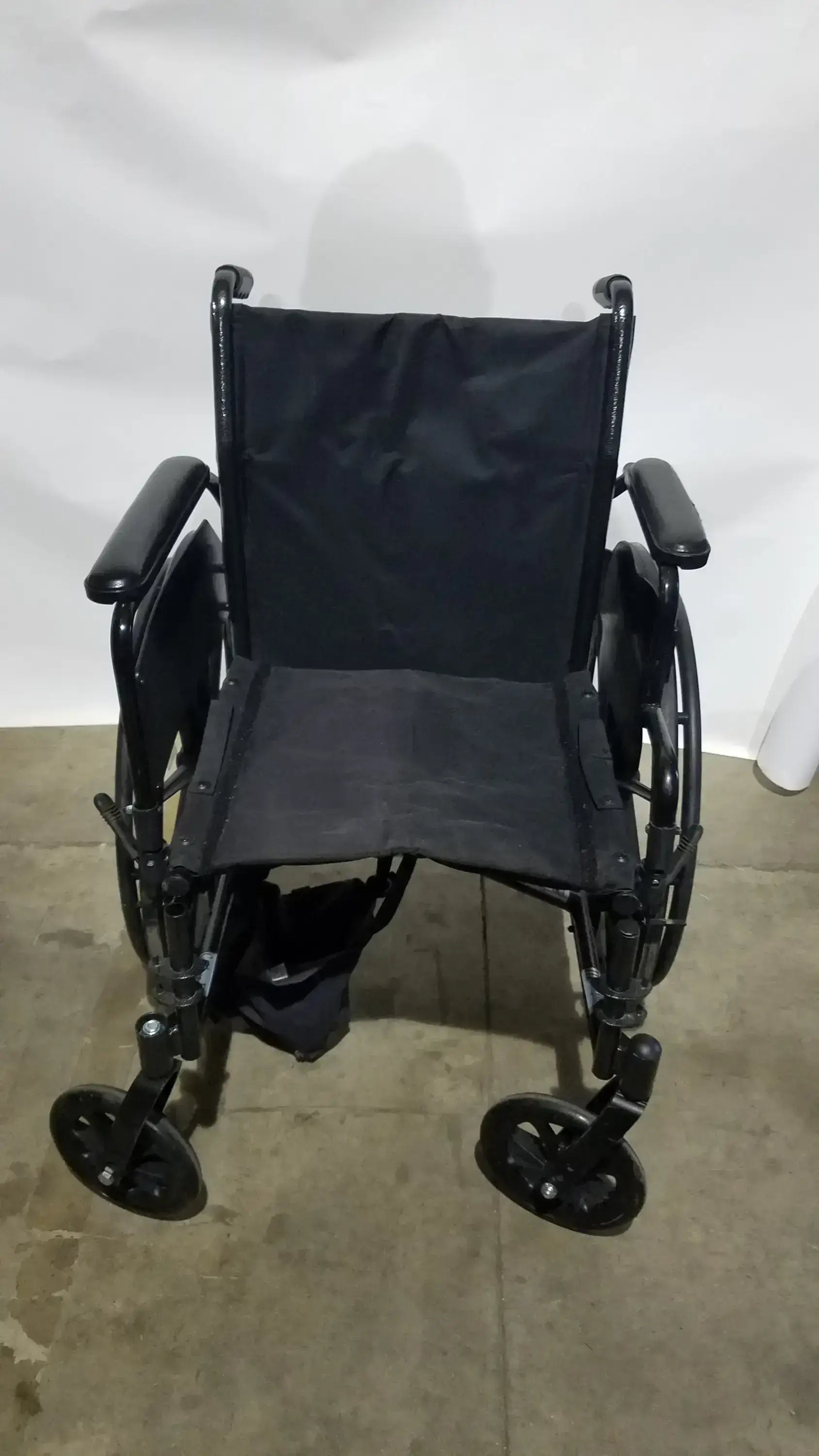 Reuse Medical Equipment Drive Medical Silver Sport 2 Folding Wheelchair Lightweight Black Seat Wheelchairs, second-hand product photo 9
