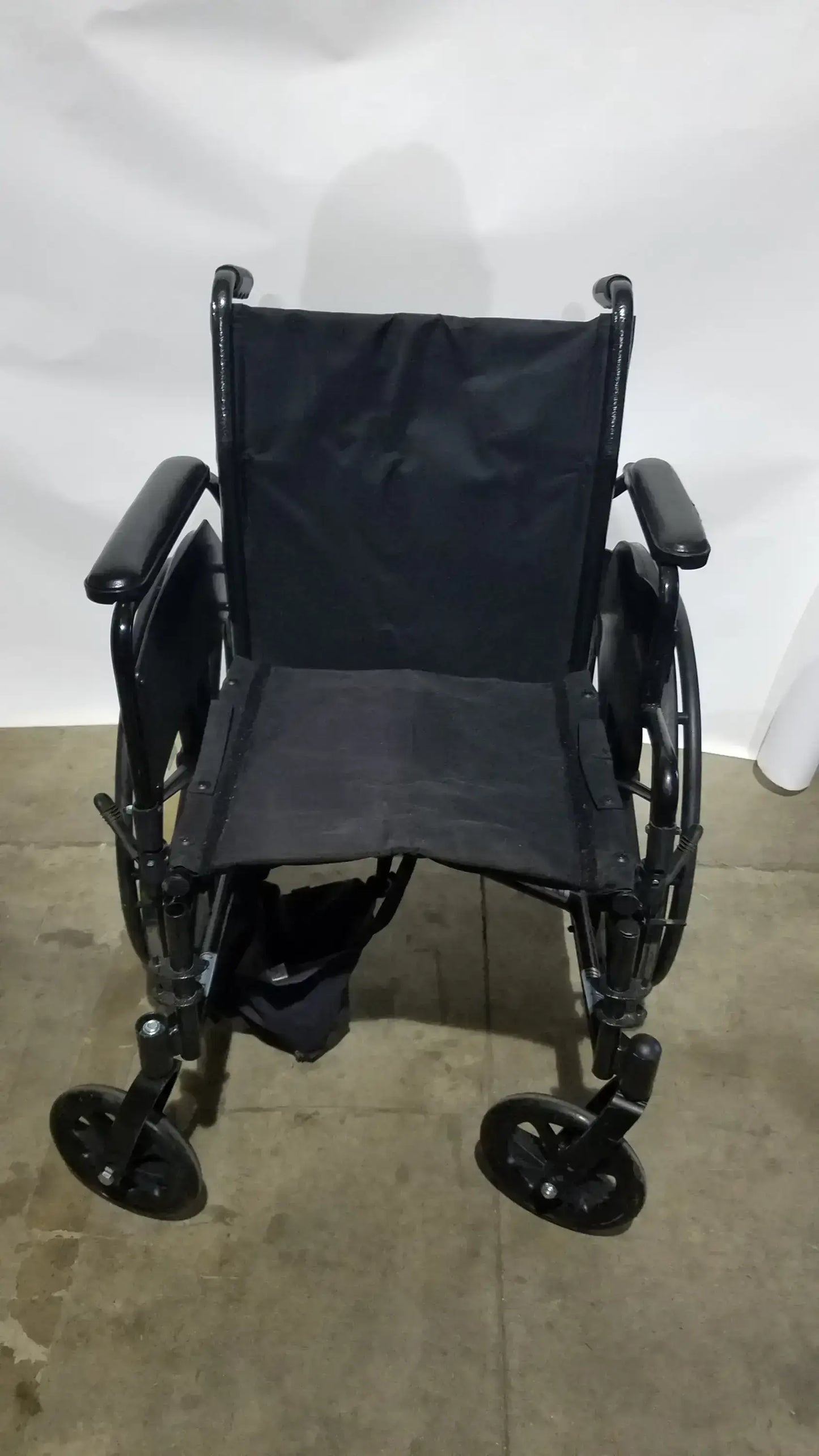 Reuse Medical Equipment Drive Medical Silver Sport 2 Folding Wheelchair Lightweight Black Seat Wheelchairs, second-hand product photo 9