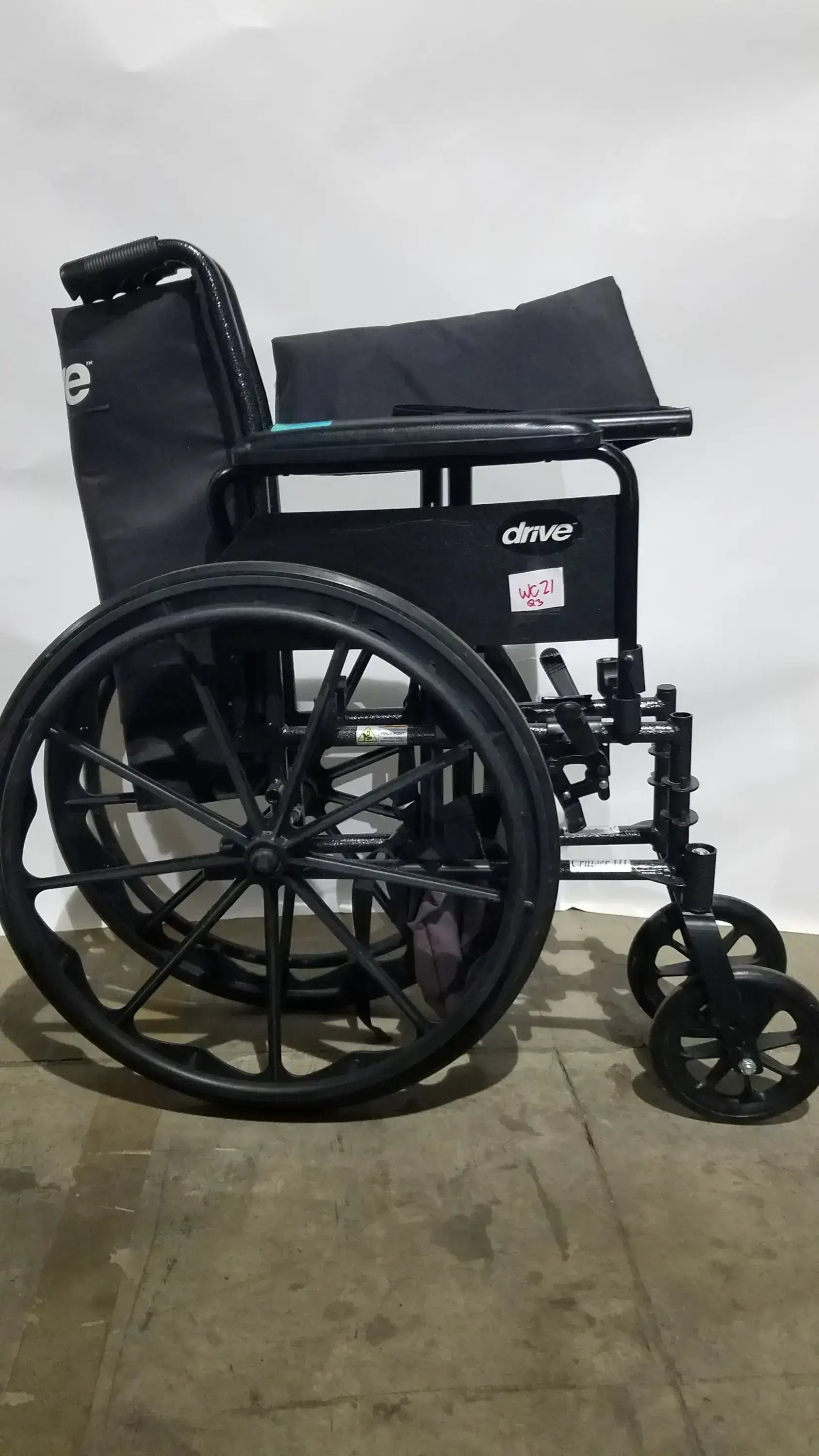 Reuse Medical Equipment Drive Medical Silver Sport 2 Folding Wheelchair Lightweight Black Seat Wheelchairs, second-hand product photo 1