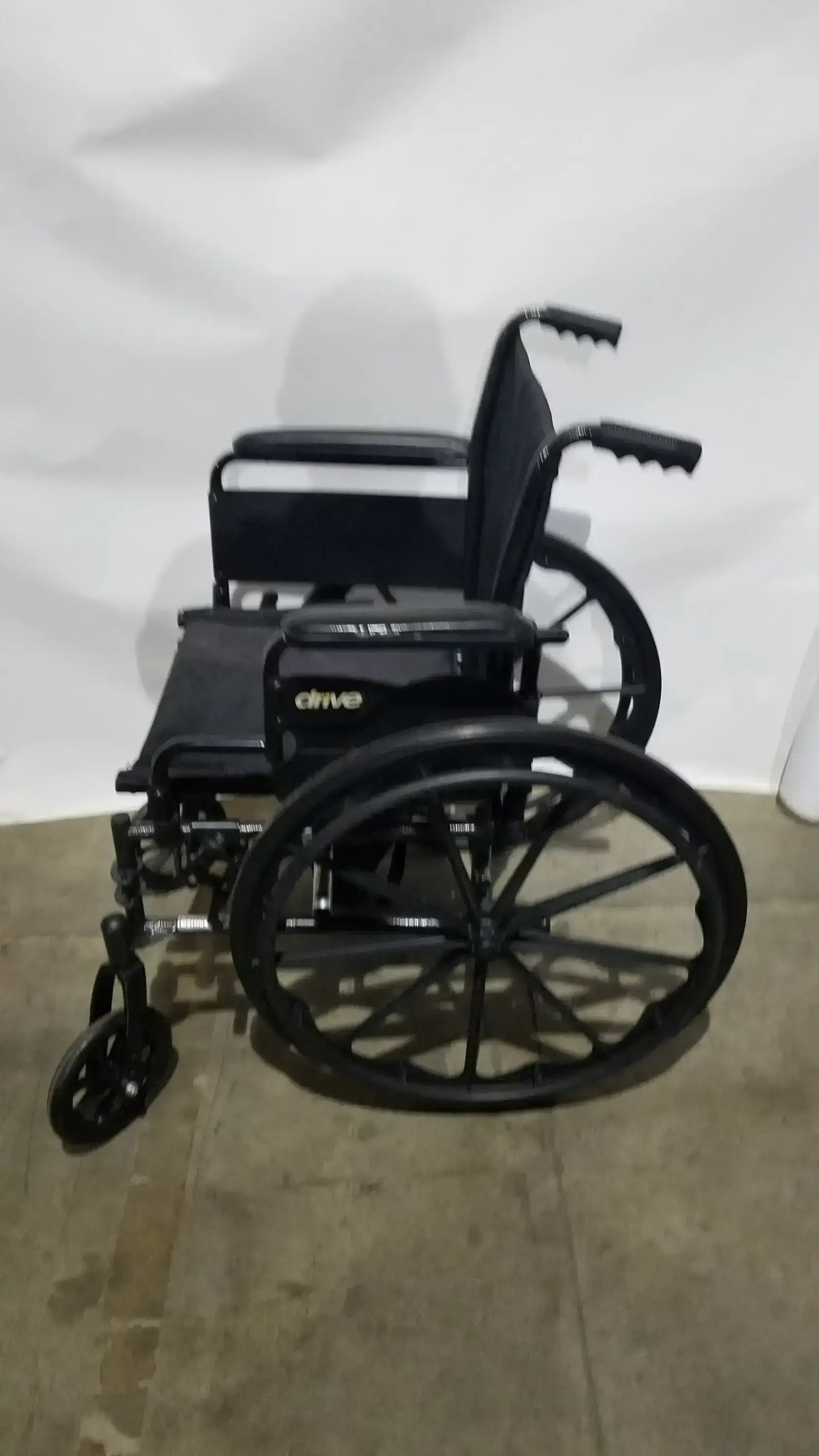 Reuse Medical Equipment Drive Medical Silver Sport 2 Folding Wheelchair Lightweight Black Seat Wheelchairs, second-hand product photo 12